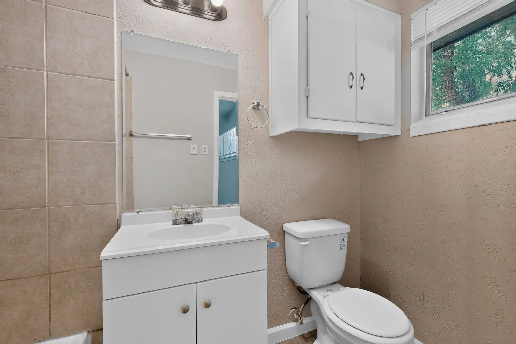 Single Family Residence For Sale in Dallas County , 2021 Proctor Drive, Grand Prairie, Texas 75051, 3 Bedroom, 2 Bathroom, 1 Garage spaces, 1,248 Sqft, built in 1956, mls#21347507, Real Estate Agent in Grand Prairie, Homes For Sale in Dallas county, Homes For Sale in Grand Prairie, Realtor in Grand Prairie Texas, Real Estate Brokerage Independent Realty Texas, Luminita Cordes Realtor