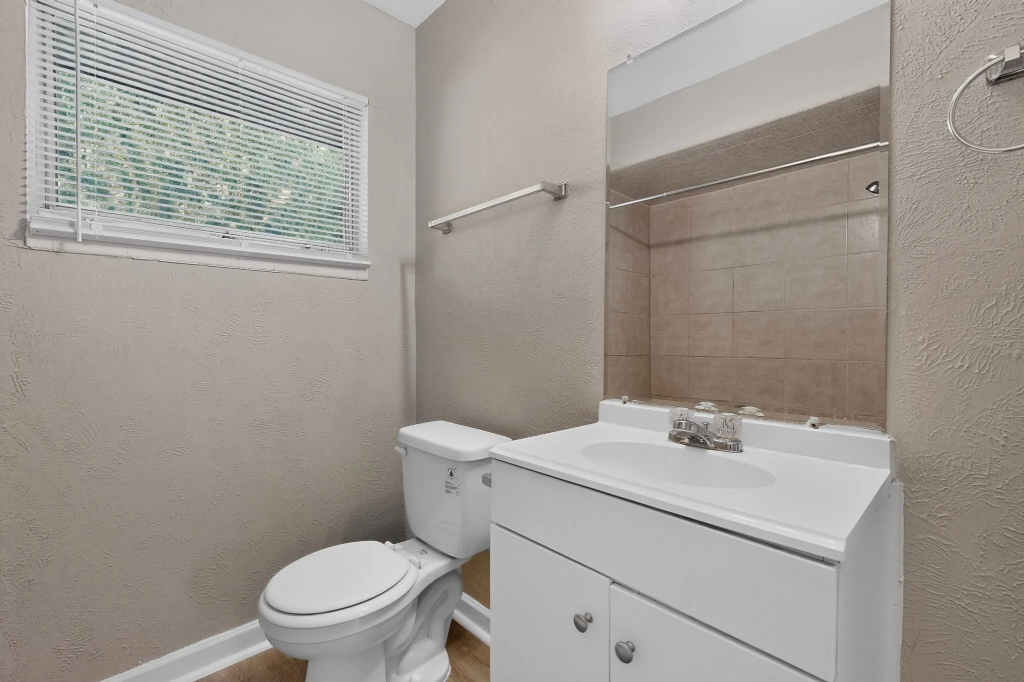 Single Family Residence For Sale in Dallas County , 2021 Proctor Drive, Grand Prairie, Texas 75051, 3 Bedroom, 2 Bathroom, 1 Garage spaces, 1,248 Sqft, built in 1956, mls#21347507, Real Estate Agent in Grand Prairie, Homes For Sale in Dallas county, Homes For Sale in Grand Prairie, Realtor in Grand Prairie Texas, Real Estate Brokerage Independent Realty Texas, Luminita Cordes Realtor