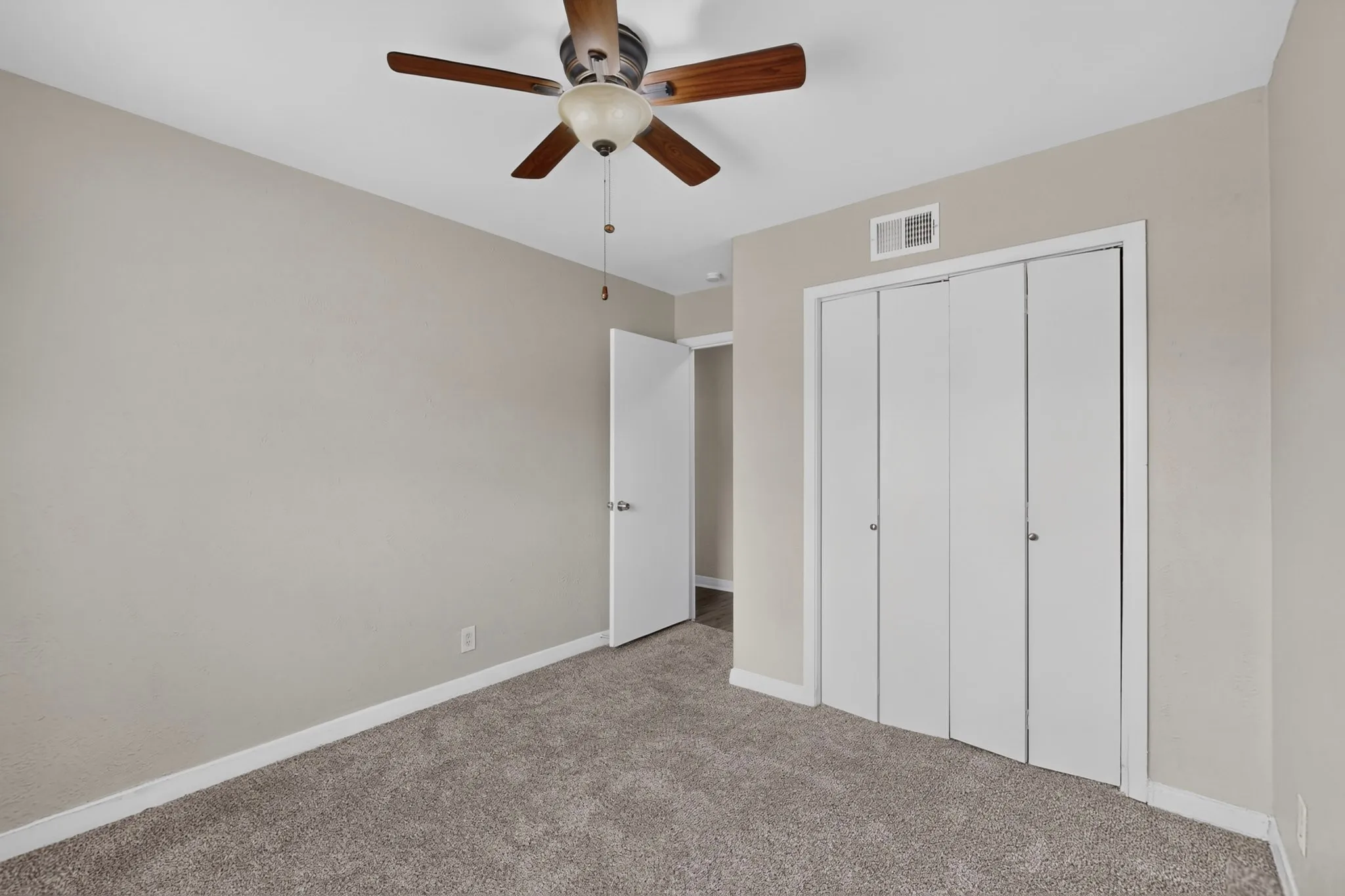 Single Family Residence For Sale in Dallas County , 2021 Proctor Drive, Grand Prairie, Texas 75051, 3 Bedroom, 2 Bathroom, 1 Garage spaces, 1,248 Sqft, built in 1956, mls#21347507, Real Estate Agent in Grand Prairie, Homes For Sale in Dallas county, Homes For Sale in Grand Prairie, Realtor in Grand Prairie Texas, Real Estate Brokerage Independent Realty Texas, Luminita Cordes Realtor