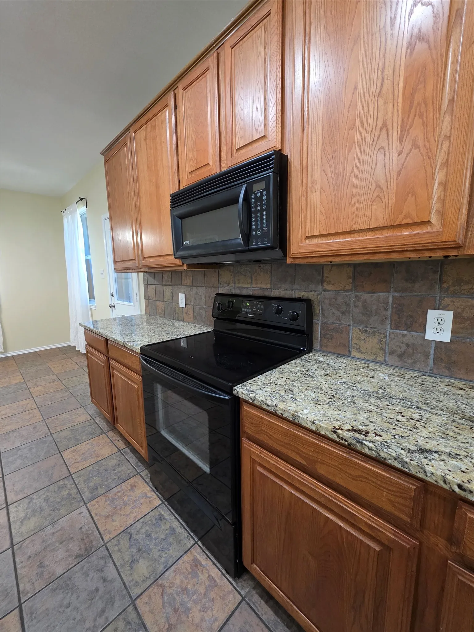 Single Family Residence For Rent in Denton County , 1913 Bradford Pear Square, Little Elm, Texas 75068, 4 Bedroom, 3 Bathroom, 2 Garage spaces, 2,580 Sqft, built in 2003, mls#21344062, Real Estate Agent in Little Elm, Homes For Rent in Denton county, Homes For Rent in Little Elm, Realtor in Little Elm Texas, Real Estate Brokerage Independent Realty Texas, Luminita Cordes Realtor