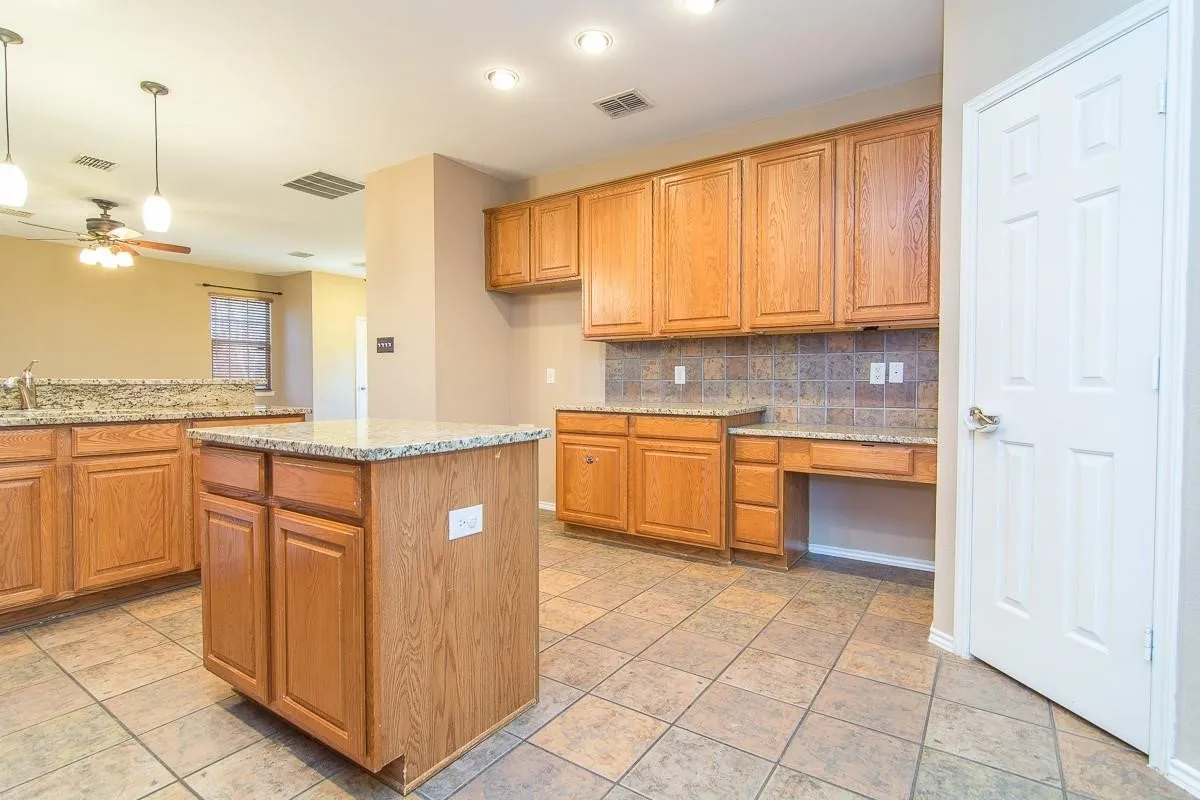 Single Family Residence For Rent in Denton County , 1913 Bradford Pear Square, Little Elm, Texas 75068, 4 Bedroom, 3 Bathroom, 2 Garage spaces, 2,580 Sqft, built in 2003, mls#21344062, Real Estate Agent in Little Elm, Homes For Rent in Denton county, Homes For Rent in Little Elm, Realtor in Little Elm Texas, Real Estate Brokerage Independent Realty Texas, Luminita Cordes Realtor