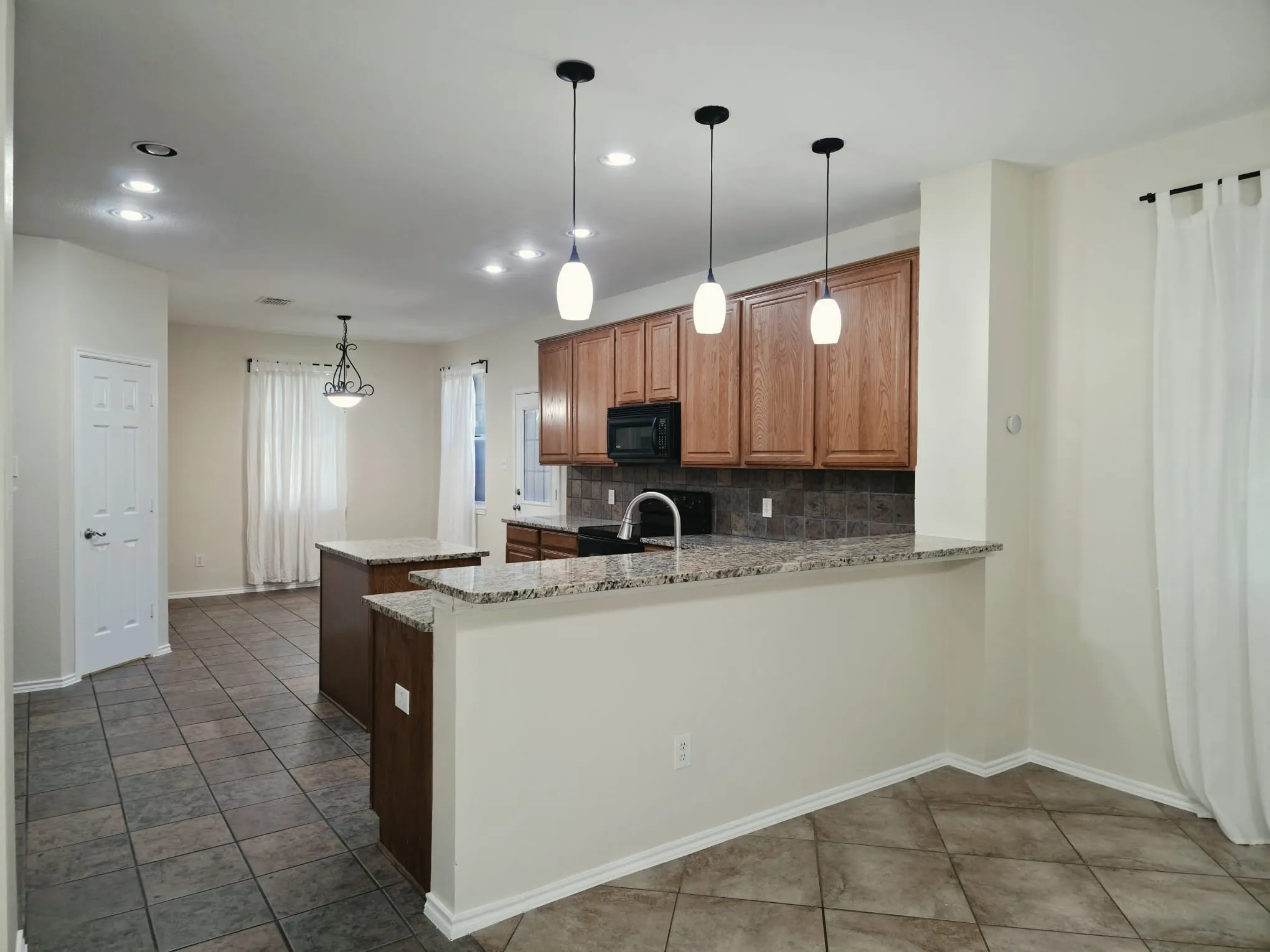 Single Family Residence For Rent in Denton County , 1913 Bradford Pear Square, Little Elm, Texas 75068, 4 Bedroom, 3 Bathroom, 2 Garage spaces, 2,580 Sqft, built in 2003, mls#21344062, Real Estate Agent in Little Elm, Homes For Rent in Denton county, Homes For Rent in Little Elm, Realtor in Little Elm Texas, Real Estate Brokerage Independent Realty Texas, Luminita Cordes Realtor