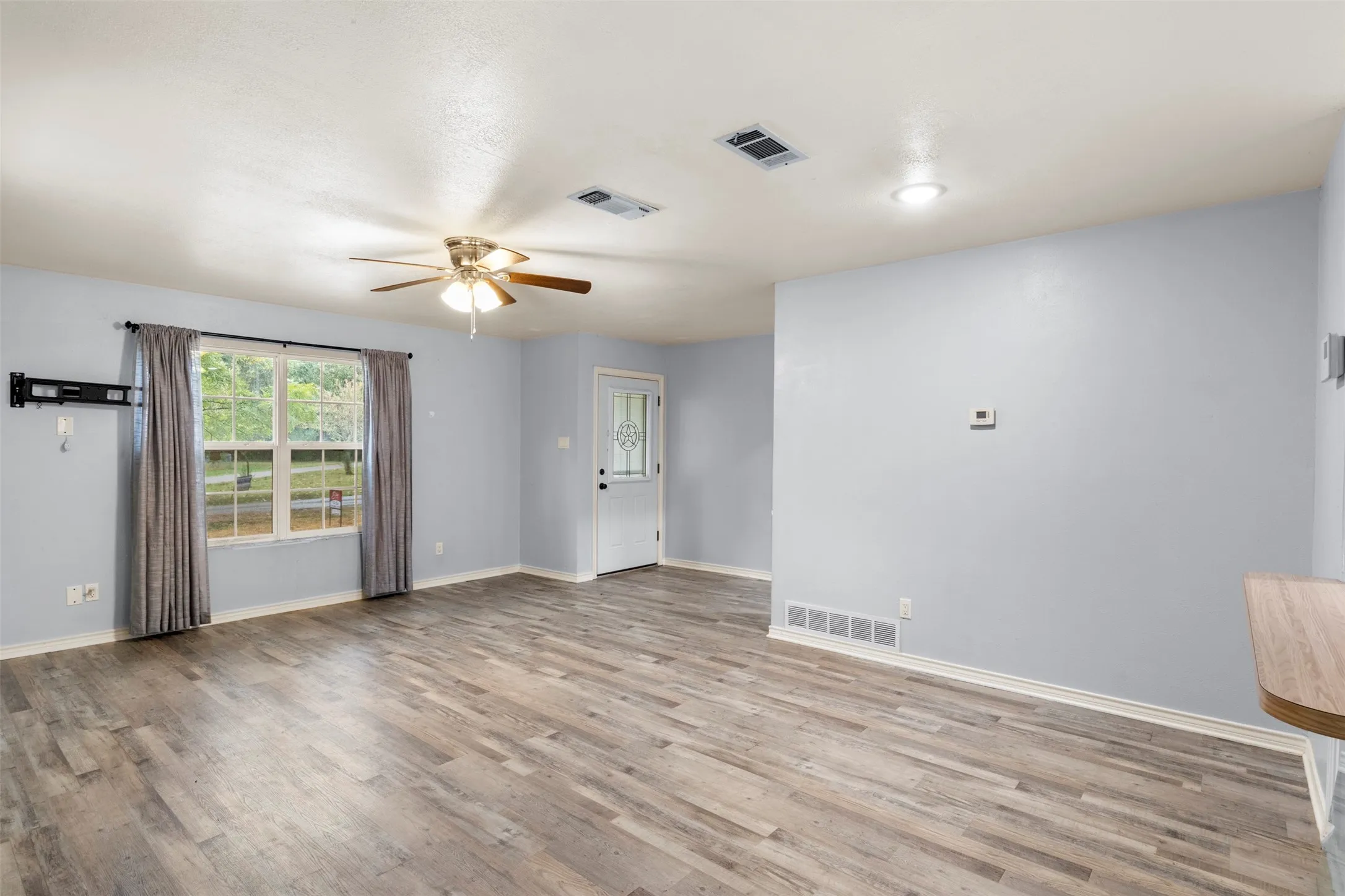Single Family Residence For Rent in Henderson County , 521 Hilltop Drive, Tool, Texas 75143, 2 Bedroom, 1 Bathroom, Garage spaces, 912 Sqft, built in 1984, Price $1,250, mls#21347564, Real Estate Agent in Tool, Homes For Rent in Henderson county, Homes For Rent in Tool, Realtor in Tool Texas, Real Estate Brokerage Independent Realty Texas, Luminita Cordes Realtor