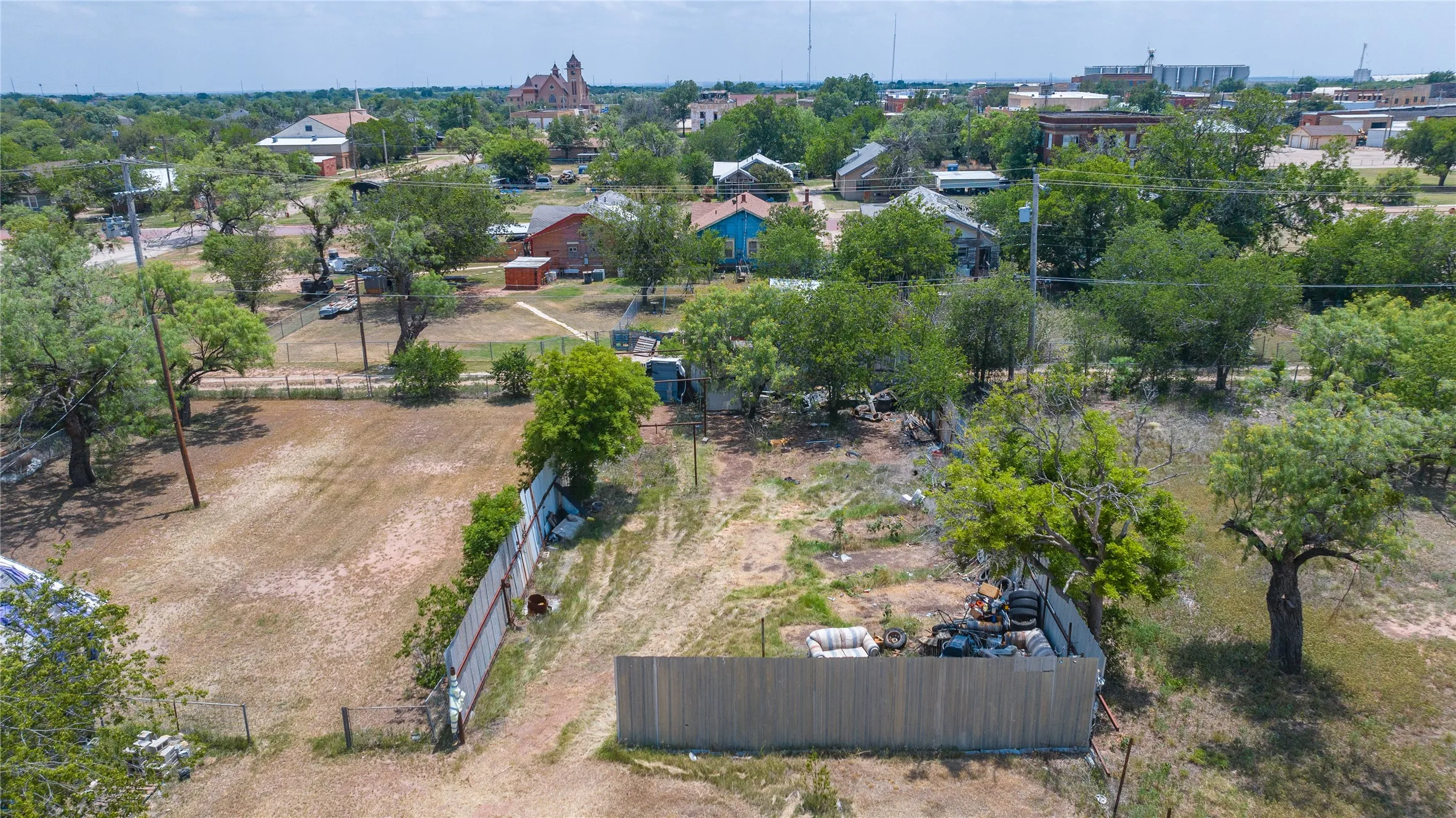 Single Family Residence For Sale in Jones County , 210 E Campbell Street, Stamford, Texas 79553, 2 Bedroom, 2 Bathroom, Garage spaces, 1,120 Sqft, built in 1928, mls#21347548, Real Estate Agent in Stamford, Homes For Sale in Jones county, Homes For Sale in Stamford, Realtor in Stamford Texas, Real Estate Brokerage Independent Realty Texas, Luminita Cordes Realtor