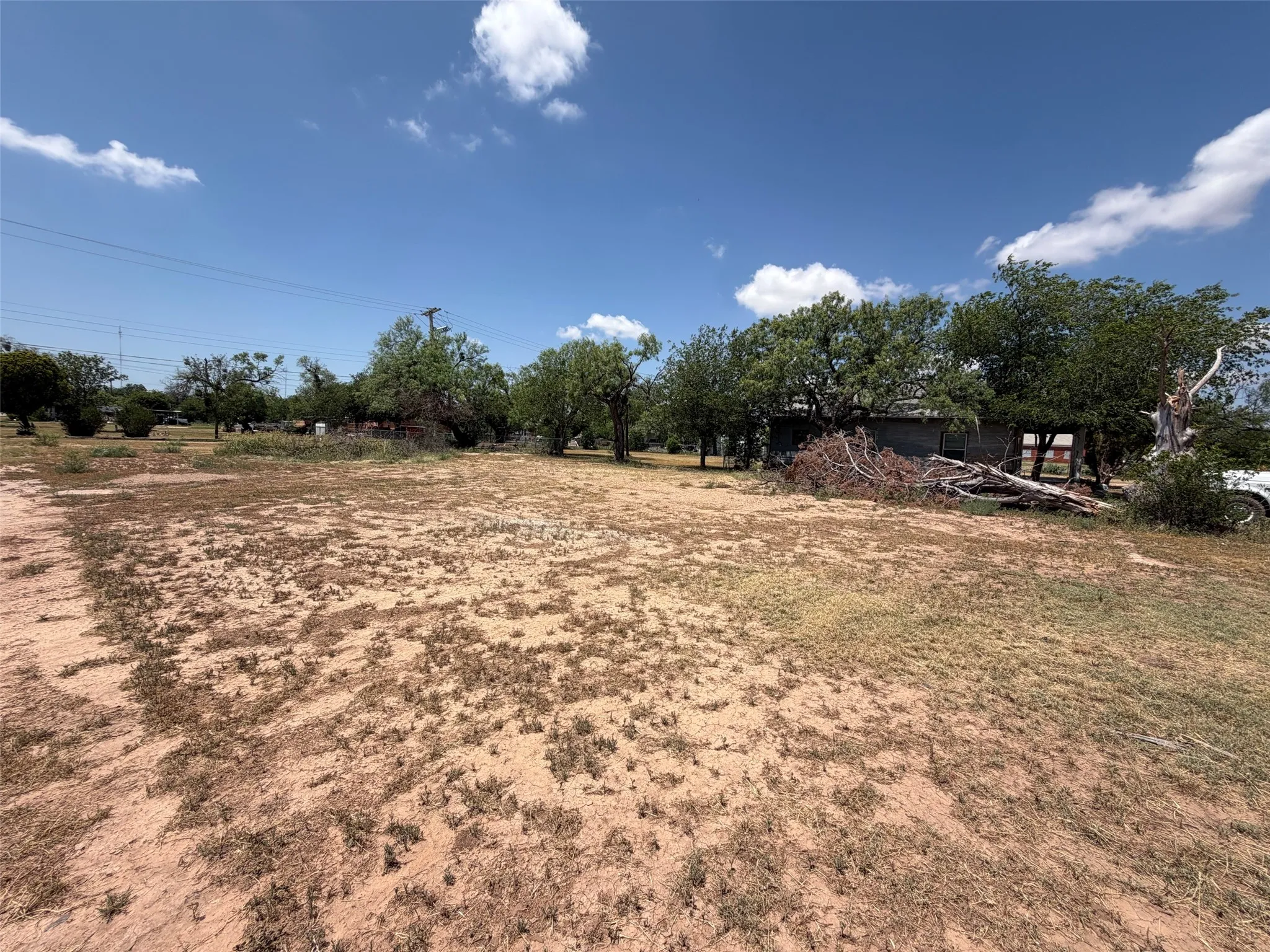 Single Family Residence For Sale in Jones County , 210 E Campbell Street, Stamford, Texas 79553, 2 Bedroom, 2 Bathroom, Garage spaces, 1,120 Sqft, built in 1928, mls#21347548, Real Estate Agent in Stamford, Homes For Sale in Jones county, Homes For Sale in Stamford, Realtor in Stamford Texas, Real Estate Brokerage Independent Realty Texas, Luminita Cordes Realtor