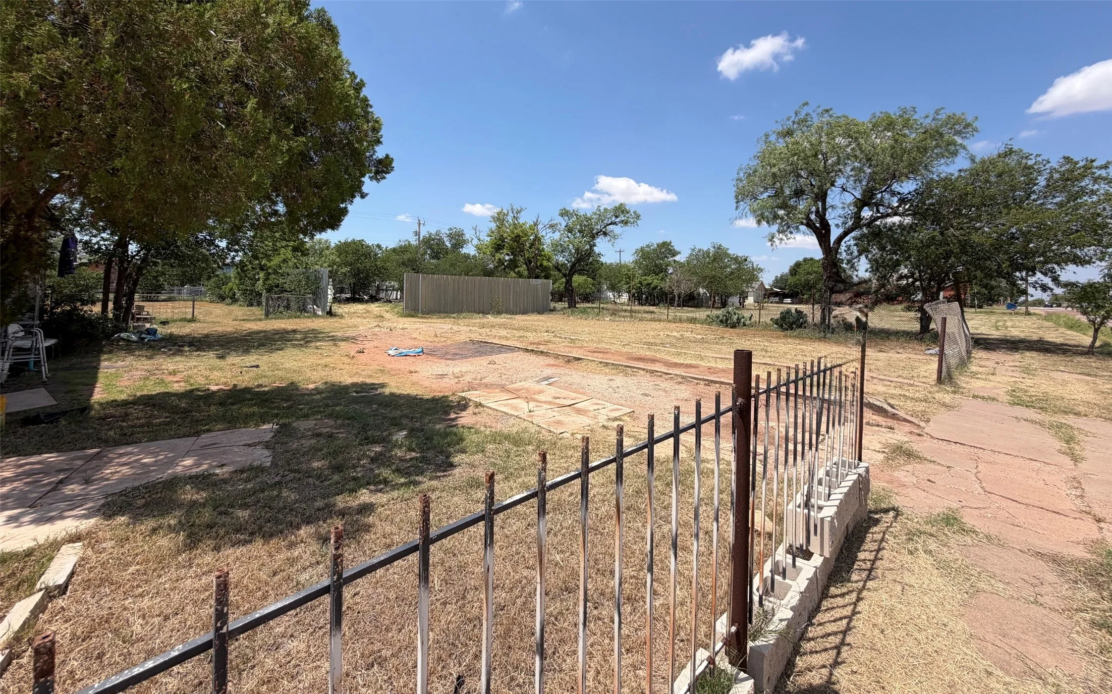 Single Family Residence For Sale in Jones County , 210 E Campbell Street, Stamford, Texas 79553, 2 Bedroom, 2 Bathroom, Garage spaces, 1,120 Sqft, built in 1928, mls#21347548, Real Estate Agent in Stamford, Homes For Sale in Jones county, Homes For Sale in Stamford, Realtor in Stamford Texas, Real Estate Brokerage Independent Realty Texas, Luminita Cordes Realtor