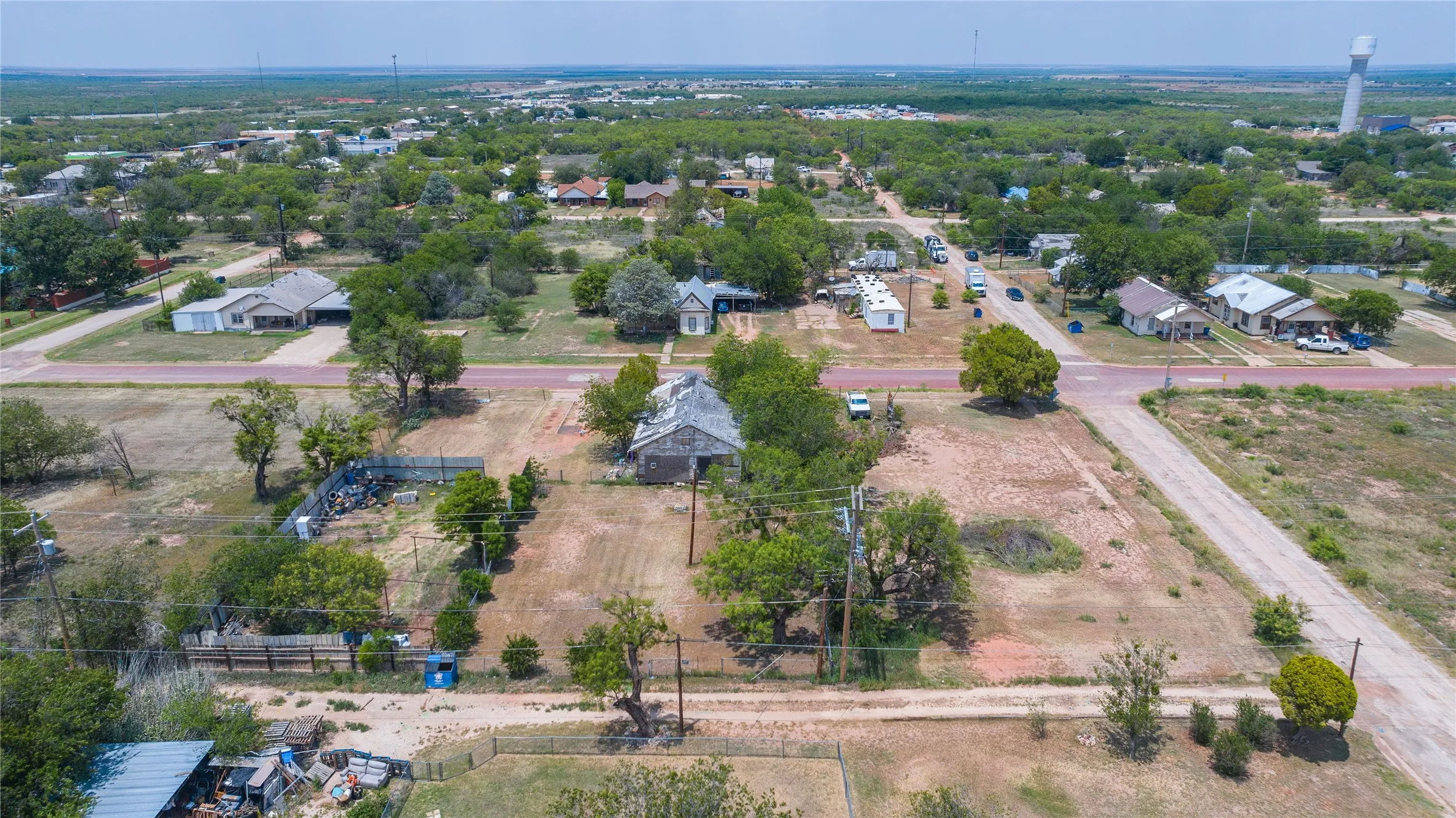 Single Family Residence For Sale in Jones County , 210 E Campbell Street, Stamford, Texas 79553, 2 Bedroom, 2 Bathroom, Garage spaces, 1,120 Sqft, built in 1928, mls#21347548, Real Estate Agent in Stamford, Homes For Sale in Jones county, Homes For Sale in Stamford, Realtor in Stamford Texas, Real Estate Brokerage Independent Realty Texas, Luminita Cordes Realtor