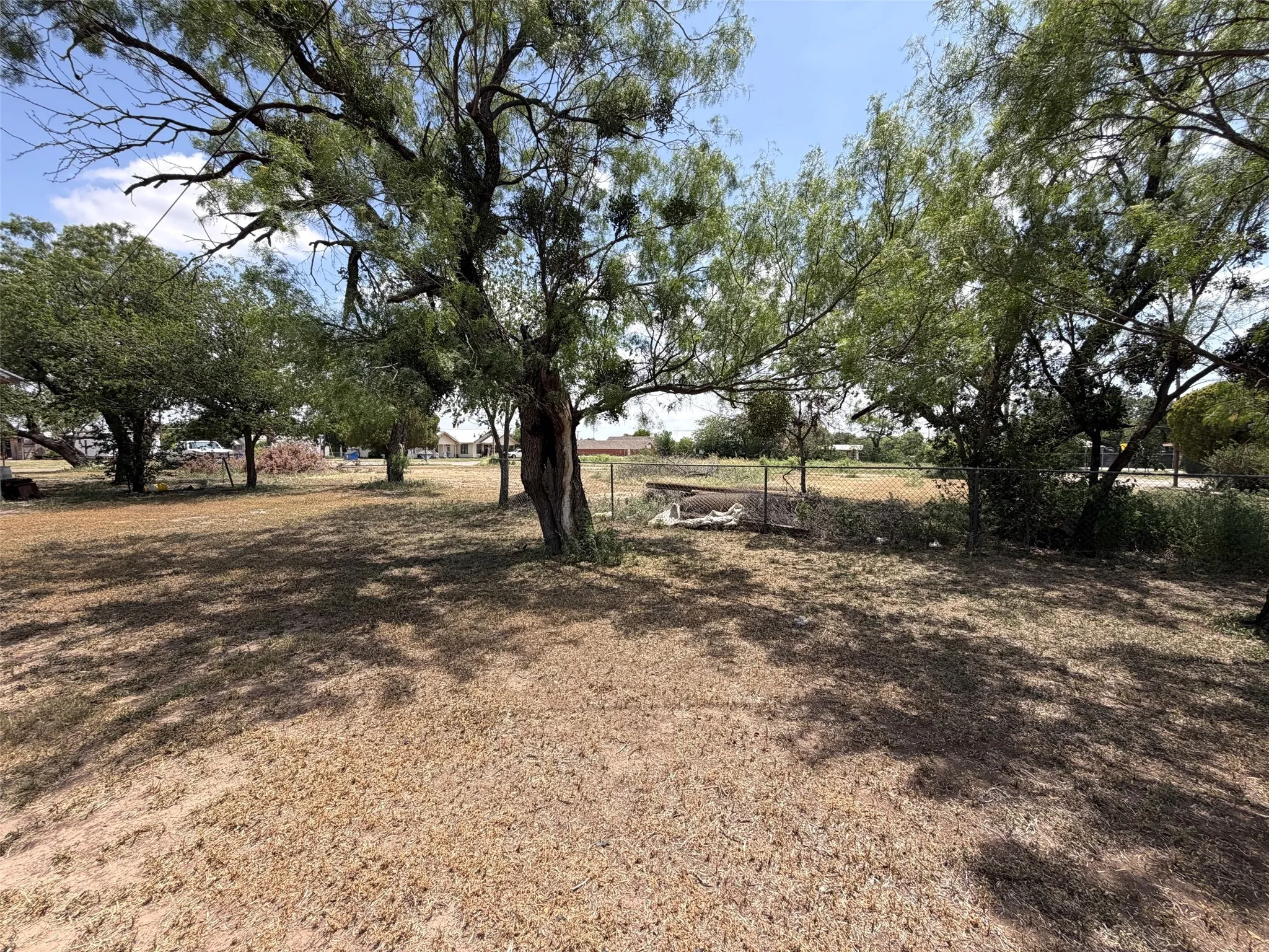 Single Family Residence For Sale in Jones County , 210 E Campbell Street, Stamford, Texas 79553, 2 Bedroom, 2 Bathroom, Garage spaces, 1,120 Sqft, built in 1928, mls#21347548, Real Estate Agent in Stamford, Homes For Sale in Jones county, Homes For Sale in Stamford, Realtor in Stamford Texas, Real Estate Brokerage Independent Realty Texas, Luminita Cordes Realtor