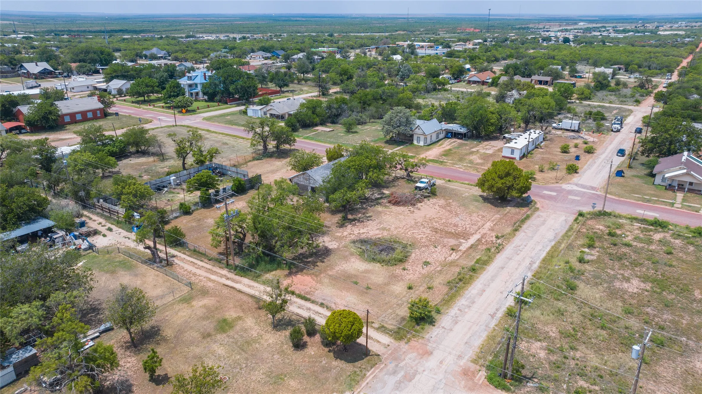 Single Family Residence For Sale in Jones County , 210 E Campbell Street, Stamford, Texas 79553, 2 Bedroom, 2 Bathroom, Garage spaces, 1,120 Sqft, built in 1928, mls#21347548, Real Estate Agent in Stamford, Homes For Sale in Jones county, Homes For Sale in Stamford, Realtor in Stamford Texas, Real Estate Brokerage Independent Realty Texas, Luminita Cordes Realtor