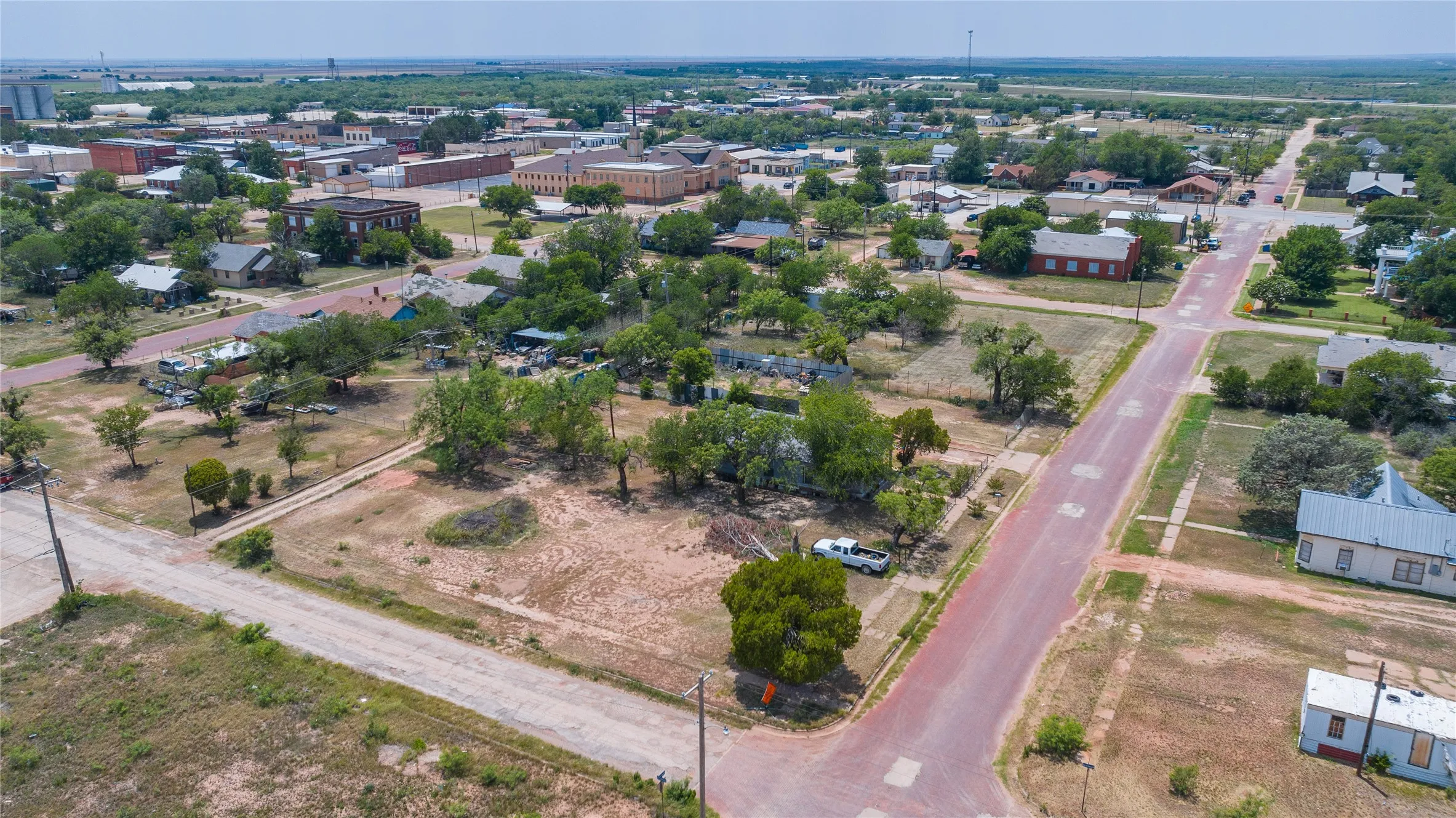 Single Family Residence For Sale in Jones County , 210 E Campbell Street, Stamford, Texas 79553, 2 Bedroom, 2 Bathroom, Garage spaces, 1,120 Sqft, built in 1928, mls#21347548, Real Estate Agent in Stamford, Homes For Sale in Jones county, Homes For Sale in Stamford, Realtor in Stamford Texas, Real Estate Brokerage Independent Realty Texas, Luminita Cordes Realtor