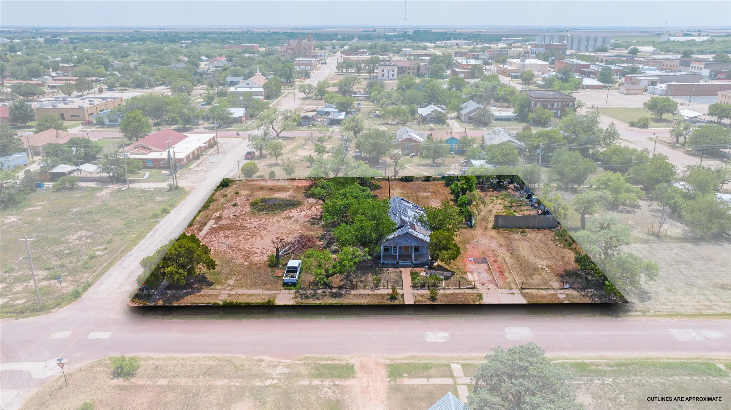 Single Family Residence For Sale in Jones County , 210 E Campbell Street, Stamford, Texas 79553, 2 Bedroom, 2 Bathroom, Garage spaces, 1,120 Sqft, built in 1928, mls#21347548, Real Estate Agent in Stamford, Homes For Sale in Jones county, Homes For Sale in Stamford, Realtor in Stamford Texas, Real Estate Brokerage Independent Realty Texas, Luminita Cordes Realtor