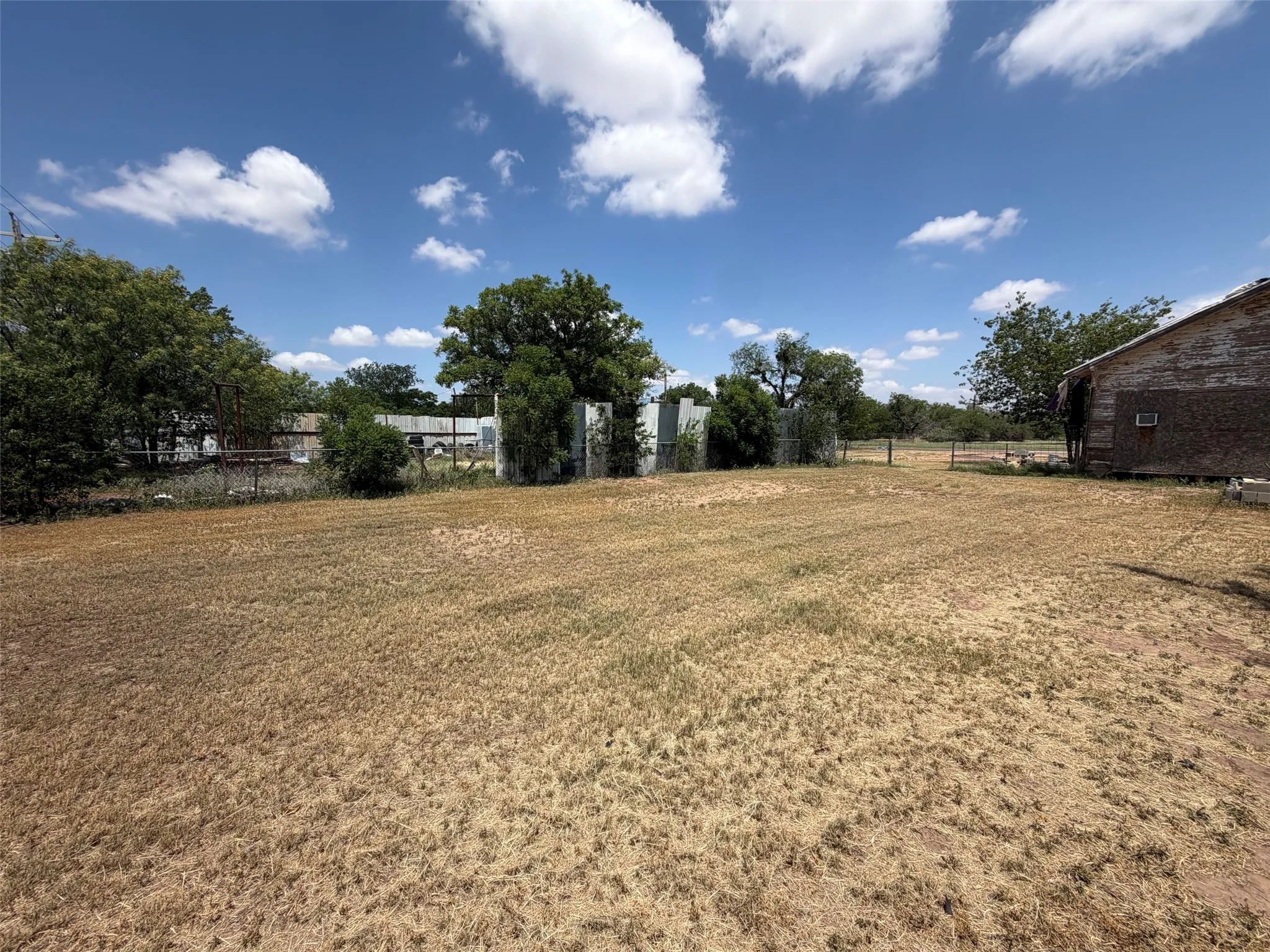 Single Family Residence For Sale in Jones County , 210 E Campbell Street, Stamford, Texas 79553, 2 Bedroom, 2 Bathroom, Garage spaces, 1,120 Sqft, built in 1928, mls#21347548, Real Estate Agent in Stamford, Homes For Sale in Jones county, Homes For Sale in Stamford, Realtor in Stamford Texas, Real Estate Brokerage Independent Realty Texas, Luminita Cordes Realtor