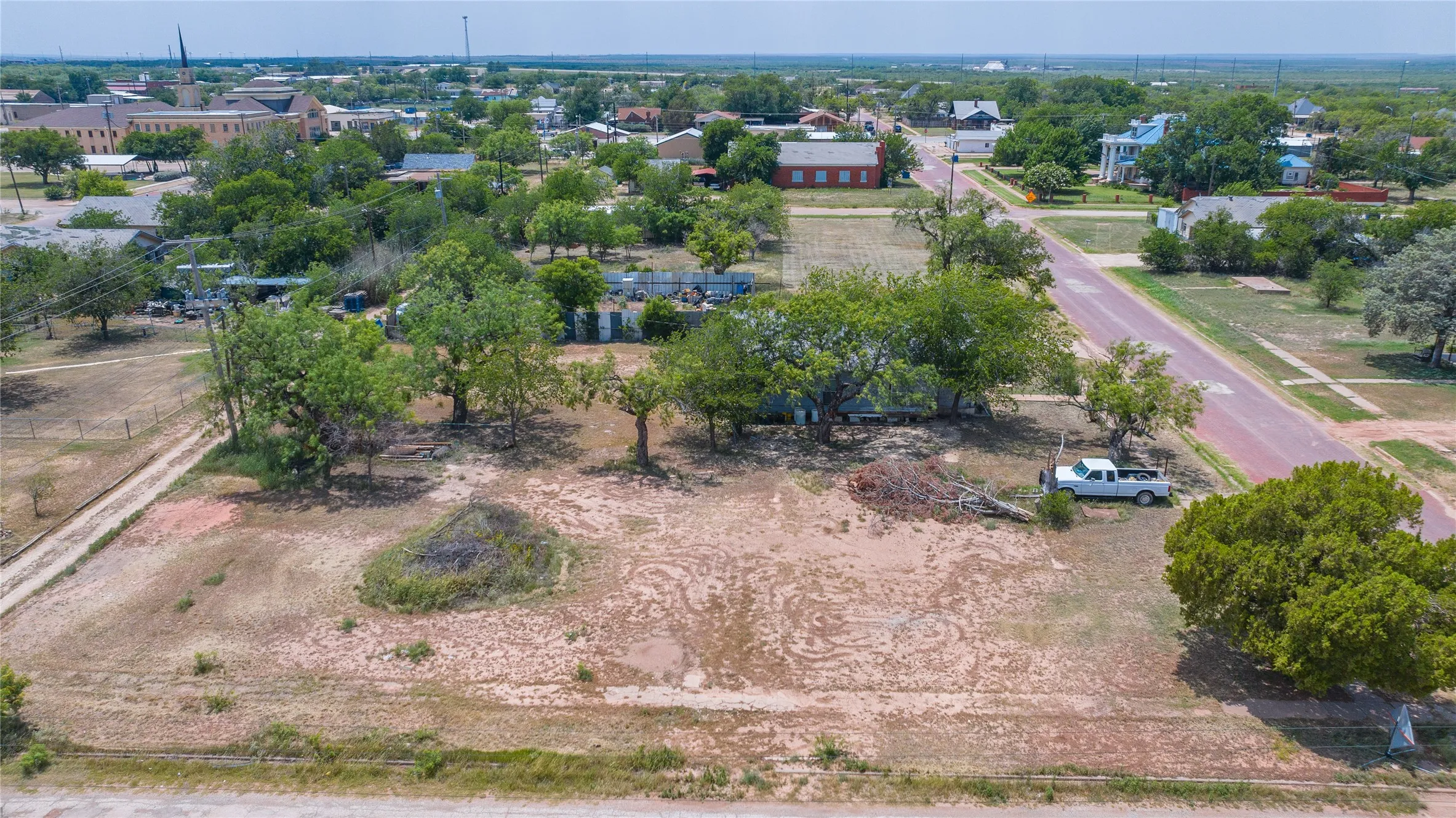 Single Family Residence For Sale in Jones County , 210 E Campbell Street, Stamford, Texas 79553, 2 Bedroom, 2 Bathroom, Garage spaces, 1,120 Sqft, built in 1928, mls#21347548, Real Estate Agent in Stamford, Homes For Sale in Jones county, Homes For Sale in Stamford, Realtor in Stamford Texas, Real Estate Brokerage Independent Realty Texas, Luminita Cordes Realtor