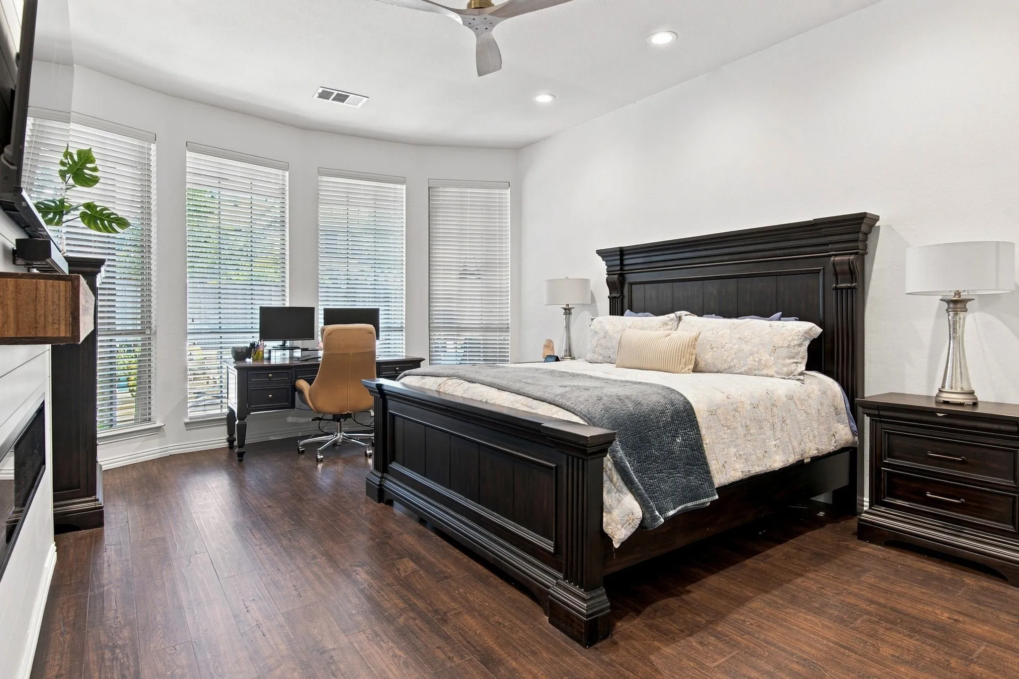 Single Family Residence For Sale in Tarrant County , 4805 Bob Wills Drive, Fort Worth, Texas 76244, 4 Bedroom, 4 Bathroom, 2 Garage spaces, 3,816 Sqft, built in 2006, mls#21343051, Real Estate Agent in Fort Worth, Homes For Sale in Tarrant county, Homes For Sale in Fort Worth, Realtor in Fort Worth Texas, Real Estate Brokerage Independent Realty Texas, Luminita Cordes Realtor