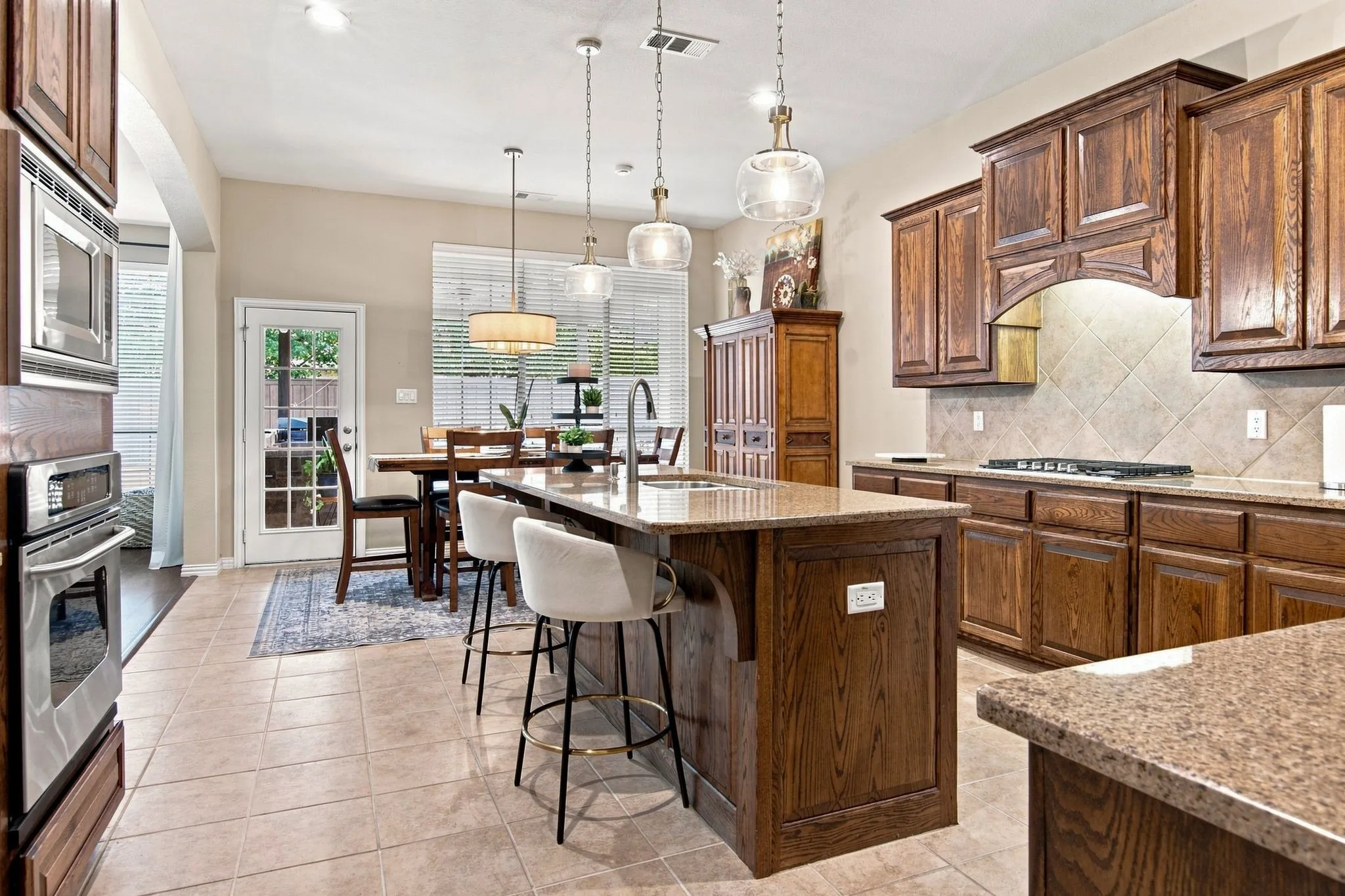 Single Family Residence For Sale in Tarrant County , 4805 Bob Wills Drive, Fort Worth, Texas 76244, 4 Bedroom, 4 Bathroom, 2 Garage spaces, 3,816 Sqft, built in 2006, mls#21343051, Real Estate Agent in Fort Worth, Homes For Sale in Tarrant county, Homes For Sale in Fort Worth, Realtor in Fort Worth Texas, Real Estate Brokerage Independent Realty Texas, Luminita Cordes Realtor