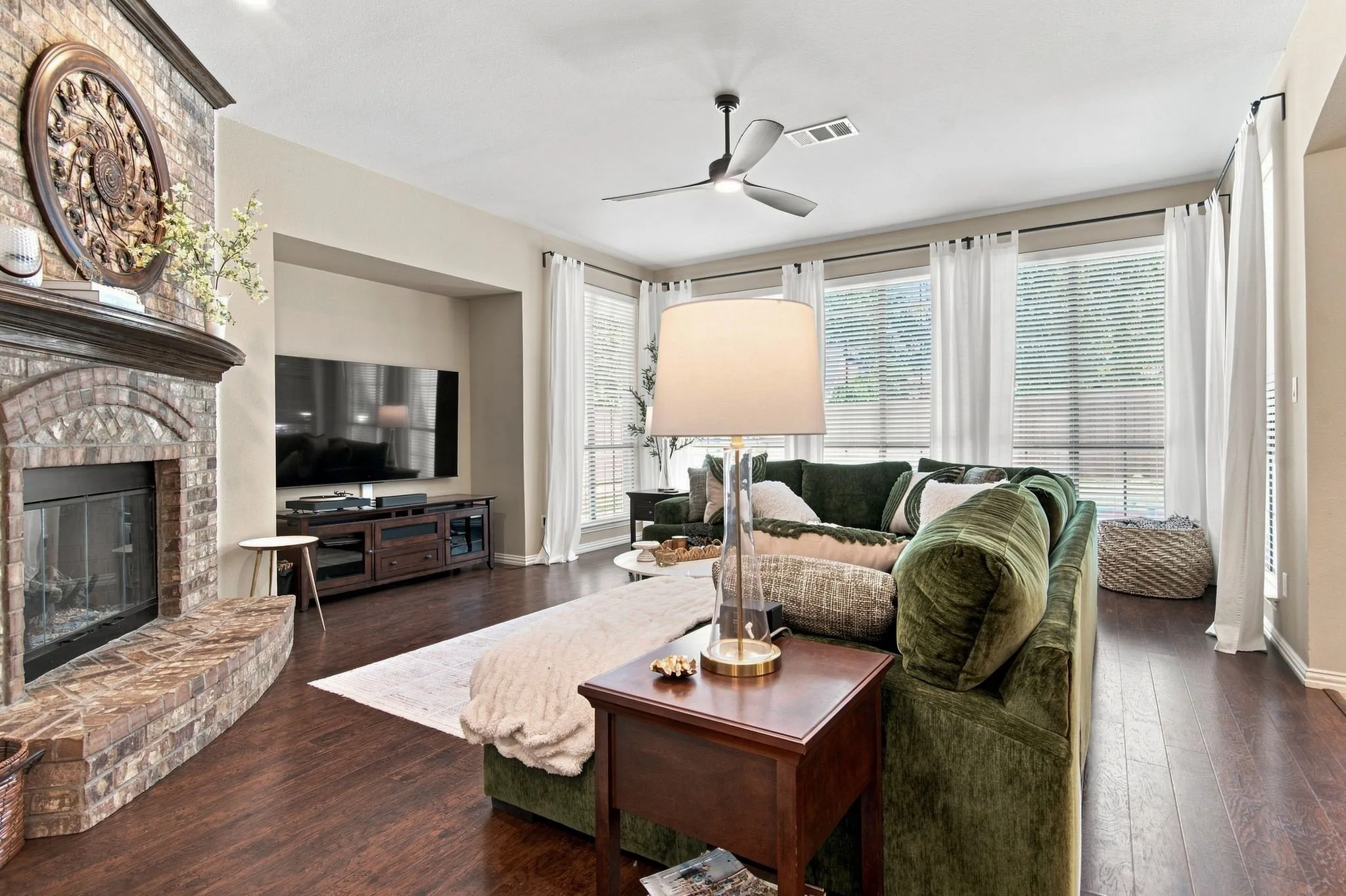 Single Family Residence For Sale in Tarrant County , 4805 Bob Wills Drive, Fort Worth, Texas 76244, 4 Bedroom, 4 Bathroom, 2 Garage spaces, 3,816 Sqft, built in 2006, mls#21343051, Real Estate Agent in Fort Worth, Homes For Sale in Tarrant county, Homes For Sale in Fort Worth, Realtor in Fort Worth Texas, Real Estate Brokerage Independent Realty Texas, Luminita Cordes Realtor