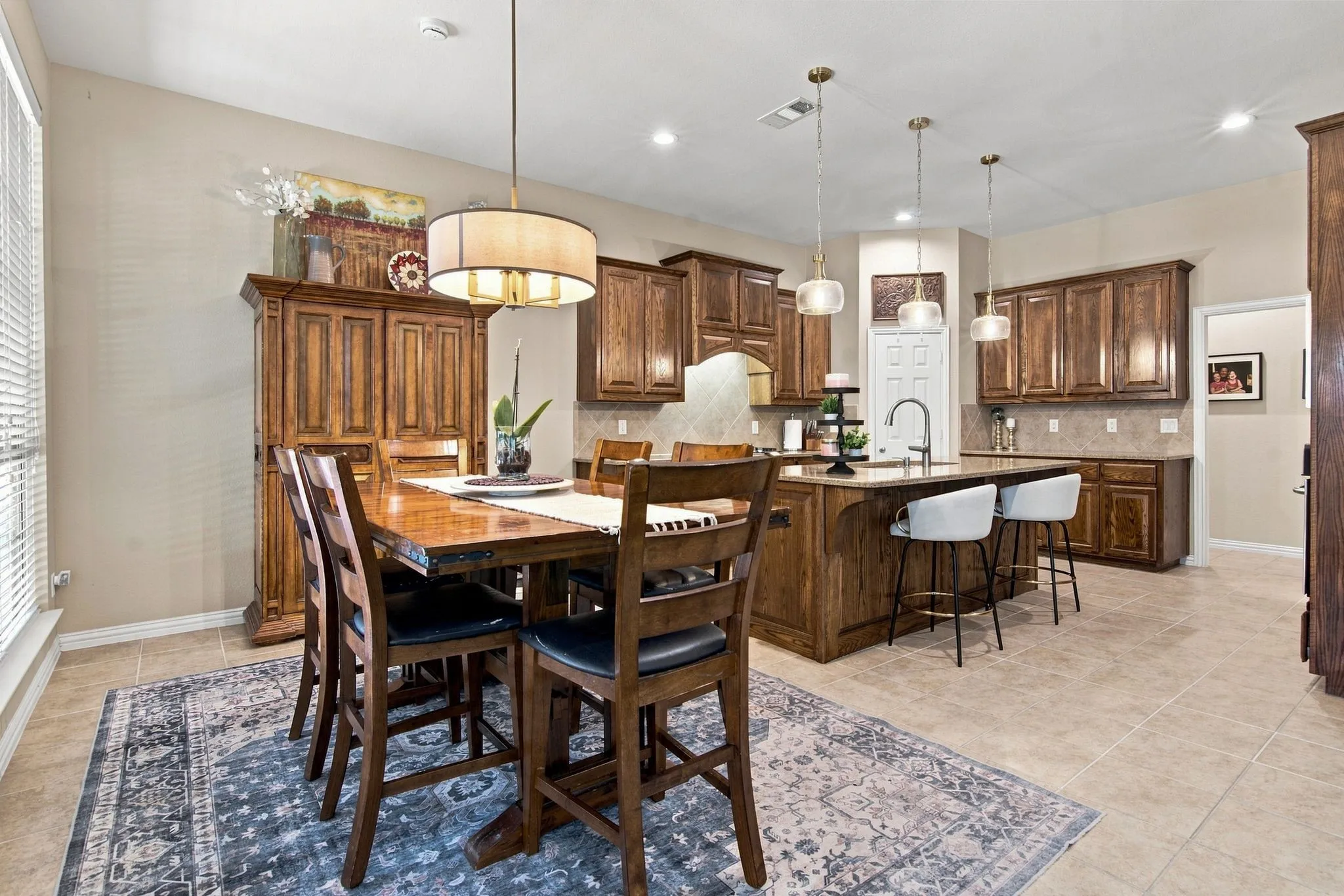 Single Family Residence For Sale in Tarrant County , 4805 Bob Wills Drive, Fort Worth, Texas 76244, 4 Bedroom, 4 Bathroom, 2 Garage spaces, 3,816 Sqft, built in 2006, mls#21343051, Real Estate Agent in Fort Worth, Homes For Sale in Tarrant county, Homes For Sale in Fort Worth, Realtor in Fort Worth Texas, Real Estate Brokerage Independent Realty Texas, Luminita Cordes Realtor