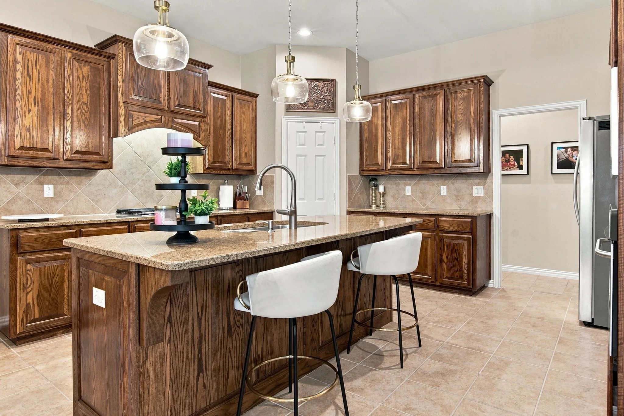 Single Family Residence For Sale in Tarrant County , 4805 Bob Wills Drive, Fort Worth, Texas 76244, 4 Bedroom, 4 Bathroom, 2 Garage spaces, 3,816 Sqft, built in 2006, mls#21343051, Real Estate Agent in Fort Worth, Homes For Sale in Tarrant county, Homes For Sale in Fort Worth, Realtor in Fort Worth Texas, Real Estate Brokerage Independent Realty Texas, Luminita Cordes Realtor