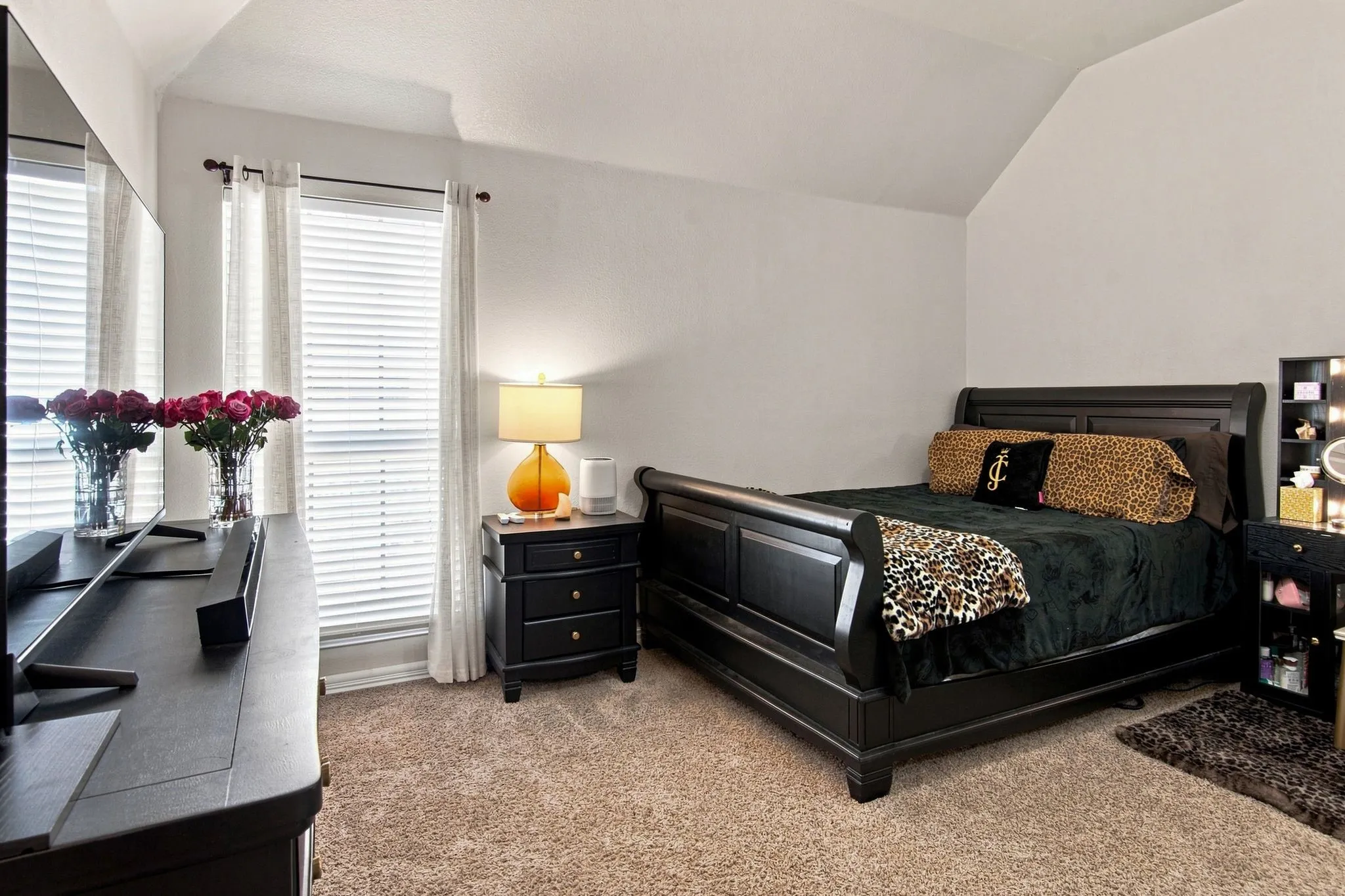 Single Family Residence For Sale in Tarrant County , 4805 Bob Wills Drive, Fort Worth, Texas 76244, 4 Bedroom, 4 Bathroom, 2 Garage spaces, 3,816 Sqft, built in 2006, mls#21343051, Real Estate Agent in Fort Worth, Homes For Sale in Tarrant county, Homes For Sale in Fort Worth, Realtor in Fort Worth Texas, Real Estate Brokerage Independent Realty Texas, Luminita Cordes Realtor