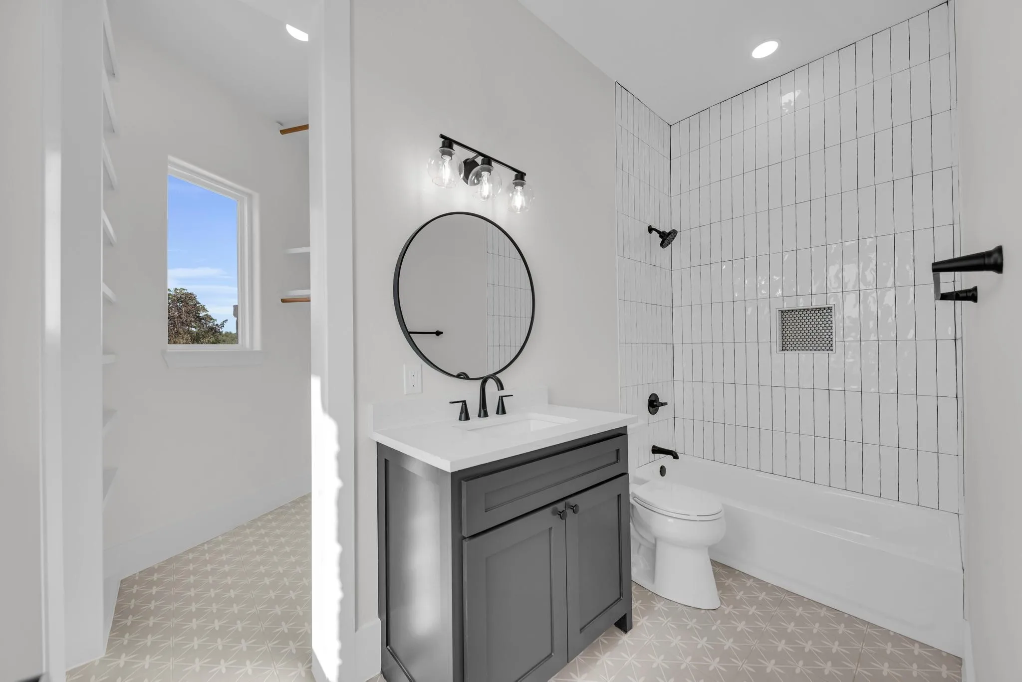 Single Family Residence For Sale in Llano County , 101 Silver Way, Horseshoe Bay, Texas 78657, 4 Bedroom, 5 Bathroom, 4 Garage spaces, 3,517 Sqft, built in 2025, mls#21347498, Real Estate Agent in Horseshoe Bay, Homes For Sale in Llano county, Homes For Sale in Horseshoe Bay, Realtor in Horseshoe Bay Texas, Real Estate Brokerage Independent Realty Texas, Luminita Cordes Realtor