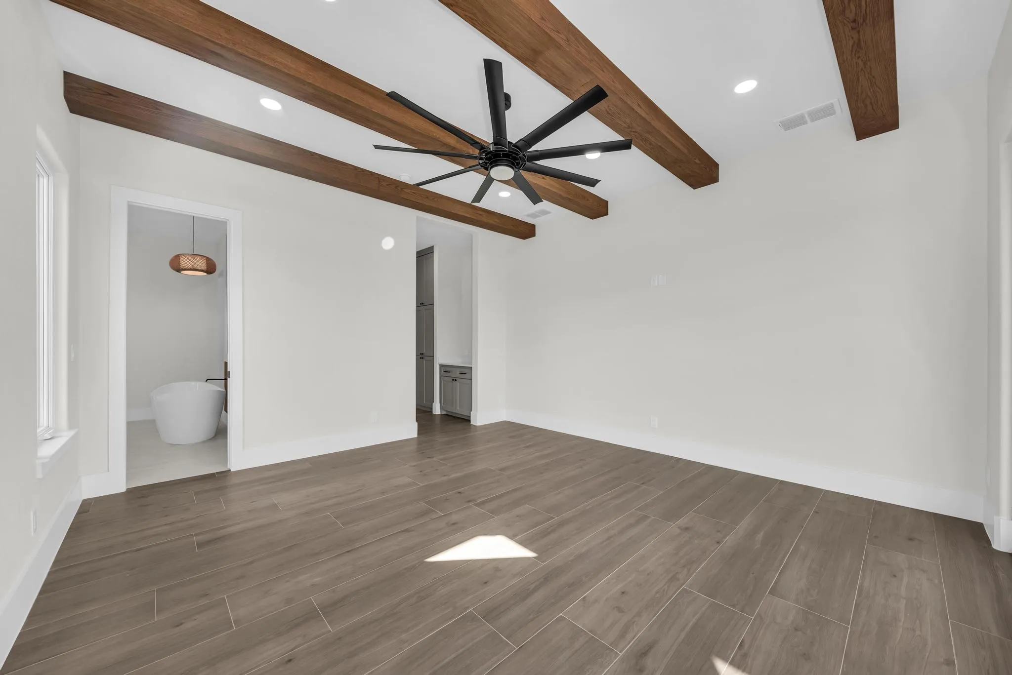 Single Family Residence For Sale in Llano County , 101 Silver Way, Horseshoe Bay, Texas 78657, 4 Bedroom, 5 Bathroom, 4 Garage spaces, 3,517 Sqft, built in 2025, mls#21347498, Real Estate Agent in Horseshoe Bay, Homes For Sale in Llano county, Homes For Sale in Horseshoe Bay, Realtor in Horseshoe Bay Texas, Real Estate Brokerage Independent Realty Texas, Luminita Cordes Realtor
