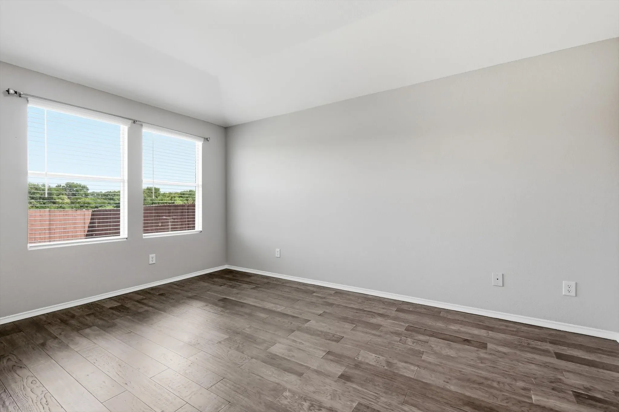 Single Family Residence For Sale in Collin County , 652 Lincoln Avenue, Lavon, Texas 75166, 3 Bedroom, 2 Bathroom, 2 Garage spaces, 1,740 Sqft, built in 2010, mls#21345737, Real Estate Agent in Lavon, Homes For Sale in Collin county, Homes For Sale in Lavon, Realtor in Lavon Texas, Real Estate Brokerage Independent Realty Texas, Luminita Cordes Realtor