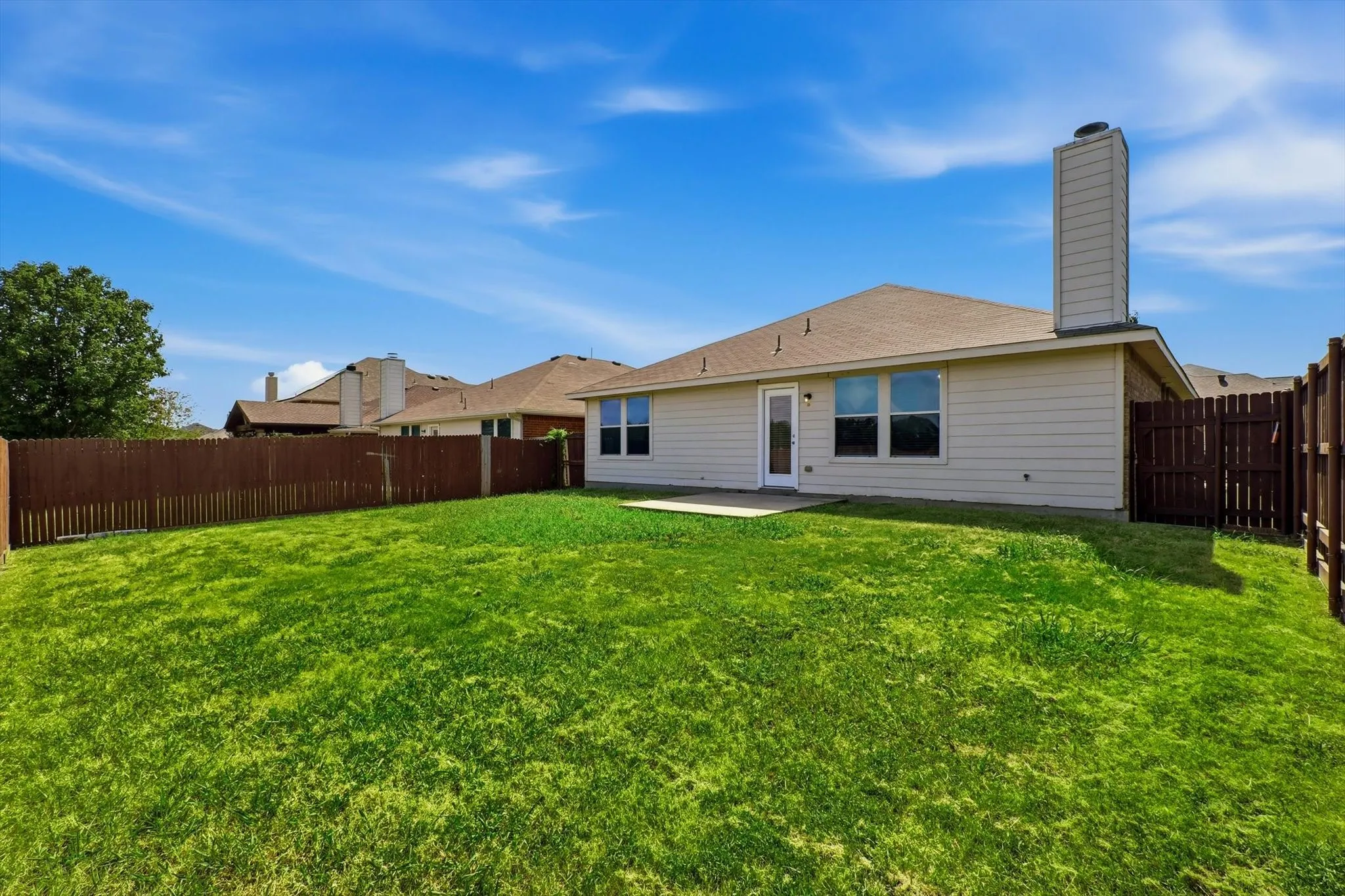 Single Family Residence For Sale in Collin County , 652 Lincoln Avenue, Lavon, Texas 75166, 3 Bedroom, 2 Bathroom, 2 Garage spaces, 1,740 Sqft, built in 2010, mls#21345737, Real Estate Agent in Lavon, Homes For Sale in Collin county, Homes For Sale in Lavon, Realtor in Lavon Texas, Real Estate Brokerage Independent Realty Texas, Luminita Cordes Realtor
