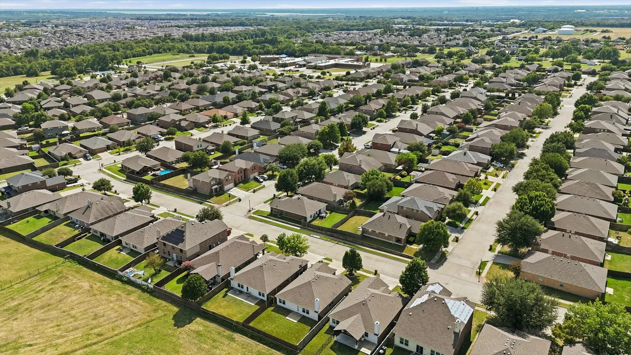 Single Family Residence For Sale in Collin County , 652 Lincoln Avenue, Lavon, Texas 75166, 3 Bedroom, 2 Bathroom, 2 Garage spaces, 1,740 Sqft, built in 2010, mls#21345737, Real Estate Agent in Lavon, Homes For Sale in Collin county, Homes For Sale in Lavon, Realtor in Lavon Texas, Real Estate Brokerage Independent Realty Texas, Luminita Cordes Realtor