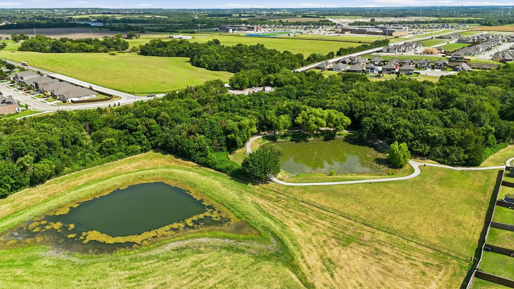 Single Family Residence For Sale in Collin County , 652 Lincoln Avenue, Lavon, Texas 75166, 3 Bedroom, 2 Bathroom, 2 Garage spaces, 1,740 Sqft, built in 2010, mls#21345737, Real Estate Agent in Lavon, Homes For Sale in Collin county, Homes For Sale in Lavon, Realtor in Lavon Texas, Real Estate Brokerage Independent Realty Texas, Luminita Cordes Realtor
