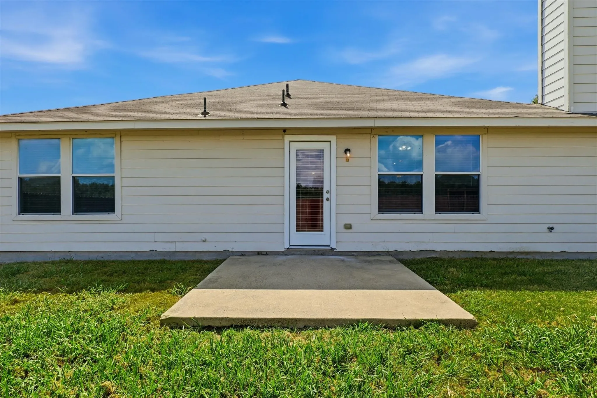 Single Family Residence For Sale in Collin County , 652 Lincoln Avenue, Lavon, Texas 75166, 3 Bedroom, 2 Bathroom, 2 Garage spaces, 1,740 Sqft, built in 2010, mls#21345737, Real Estate Agent in Lavon, Homes For Sale in Collin county, Homes For Sale in Lavon, Realtor in Lavon Texas, Real Estate Brokerage Independent Realty Texas, Luminita Cordes Realtor