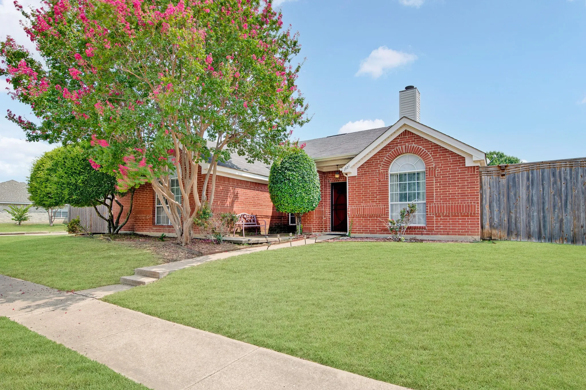Single Family Residence For Sale in Dallas County , 1926 Oak Bend Lane, Garland, Texas 75040, 3 Bedroom, 2 Bathroom, 2 Garage spaces, 1,849 Sqft, built in 1992, mls#21347546, Real Estate Agent in Garland, Homes For Sale in Dallas county, Homes For Sale in Garland, Realtor in Garland Texas, Real Estate Brokerage Independent Realty Texas, Luminita Cordes Realtor
