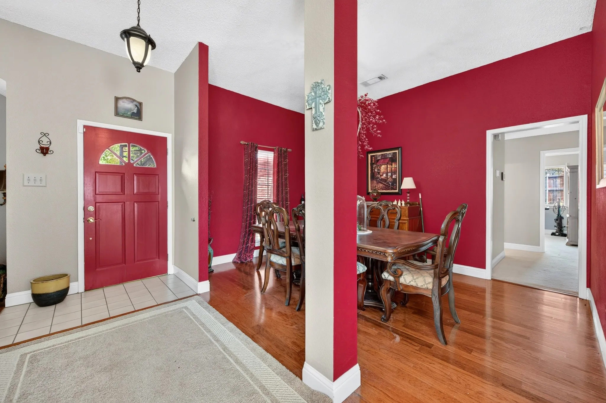 Single Family Residence For Sale in Dallas County , 1926 Oak Bend Lane, Garland, Texas 75040, 3 Bedroom, 2 Bathroom, 2 Garage spaces, 1,849 Sqft, built in 1992, mls#21347546, Real Estate Agent in Garland, Homes For Sale in Dallas county, Homes For Sale in Garland, Realtor in Garland Texas, Real Estate Brokerage Independent Realty Texas, Luminita Cordes Realtor