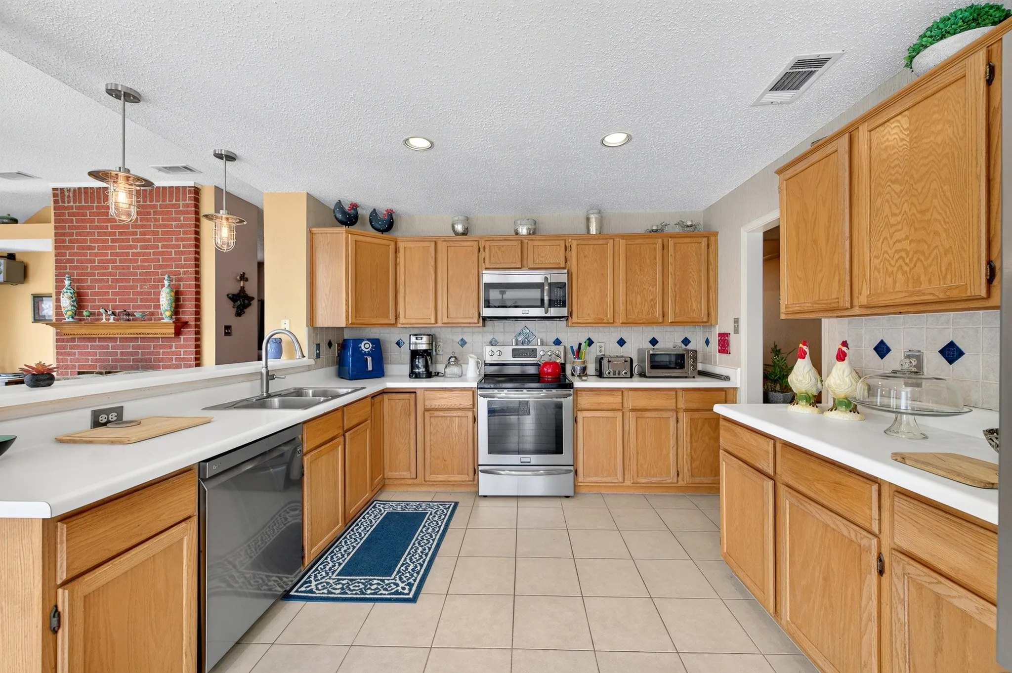 Single Family Residence For Sale in Dallas County , 1926 Oak Bend Lane, Garland, Texas 75040, 3 Bedroom, 2 Bathroom, 2 Garage spaces, 1,849 Sqft, built in 1992, mls#21347546, Real Estate Agent in Garland, Homes For Sale in Dallas county, Homes For Sale in Garland, Realtor in Garland Texas, Real Estate Brokerage Independent Realty Texas, Luminita Cordes Realtor