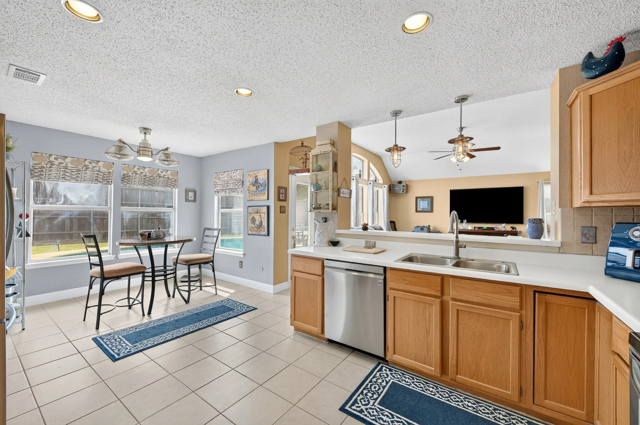 Single Family Residence For Sale in Dallas County , 1926 Oak Bend Lane, Garland, Texas 75040, 3 Bedroom, 2 Bathroom, 2 Garage spaces, 1,849 Sqft, built in 1992, mls#21347546, Real Estate Agent in Garland, Homes For Sale in Dallas county, Homes For Sale in Garland, Realtor in Garland Texas, Real Estate Brokerage Independent Realty Texas, Luminita Cordes Realtor