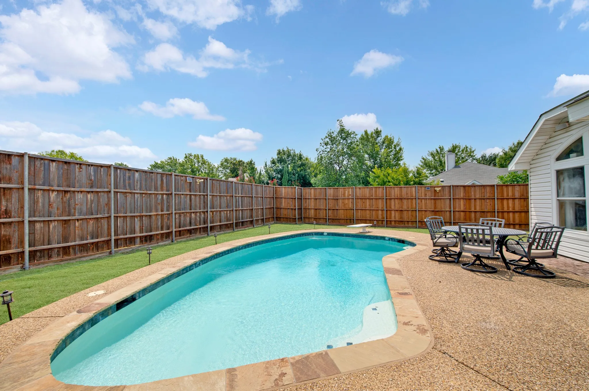 Single Family Residence For Sale in Dallas County , 1926 Oak Bend Lane, Garland, Texas 75040, 3 Bedroom, 2 Bathroom, 2 Garage spaces, 1,849 Sqft, built in 1992, mls#21347546, Real Estate Agent in Garland, Homes For Sale in Dallas county, Homes For Sale in Garland, Realtor in Garland Texas, Real Estate Brokerage Independent Realty Texas, Luminita Cordes Realtor