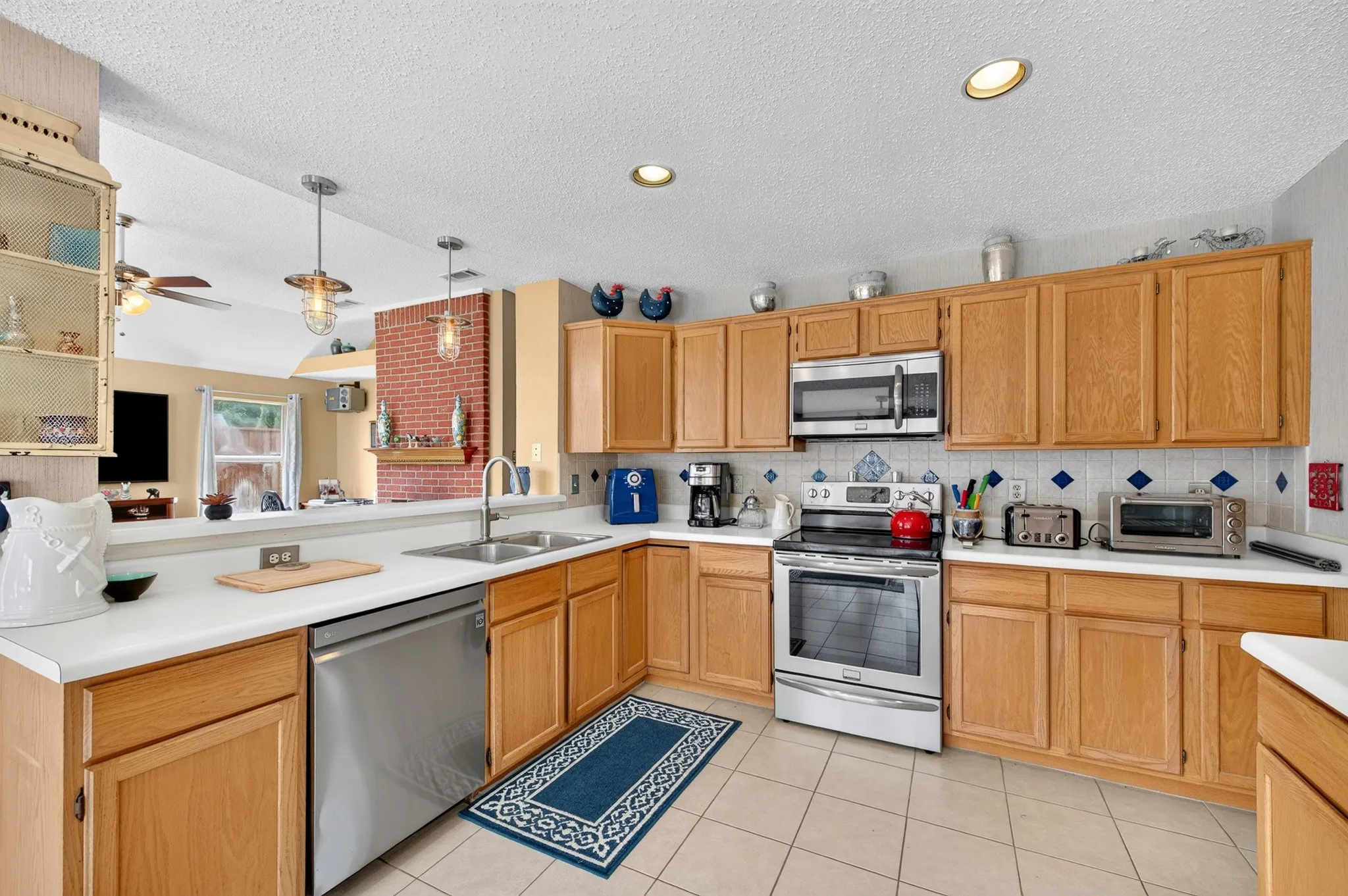 Single Family Residence For Sale in Dallas County , 1926 Oak Bend Lane, Garland, Texas 75040, 3 Bedroom, 2 Bathroom, 2 Garage spaces, 1,849 Sqft, built in 1992, mls#21347546, Real Estate Agent in Garland, Homes For Sale in Dallas county, Homes For Sale in Garland, Realtor in Garland Texas, Real Estate Brokerage Independent Realty Texas, Luminita Cordes Realtor
