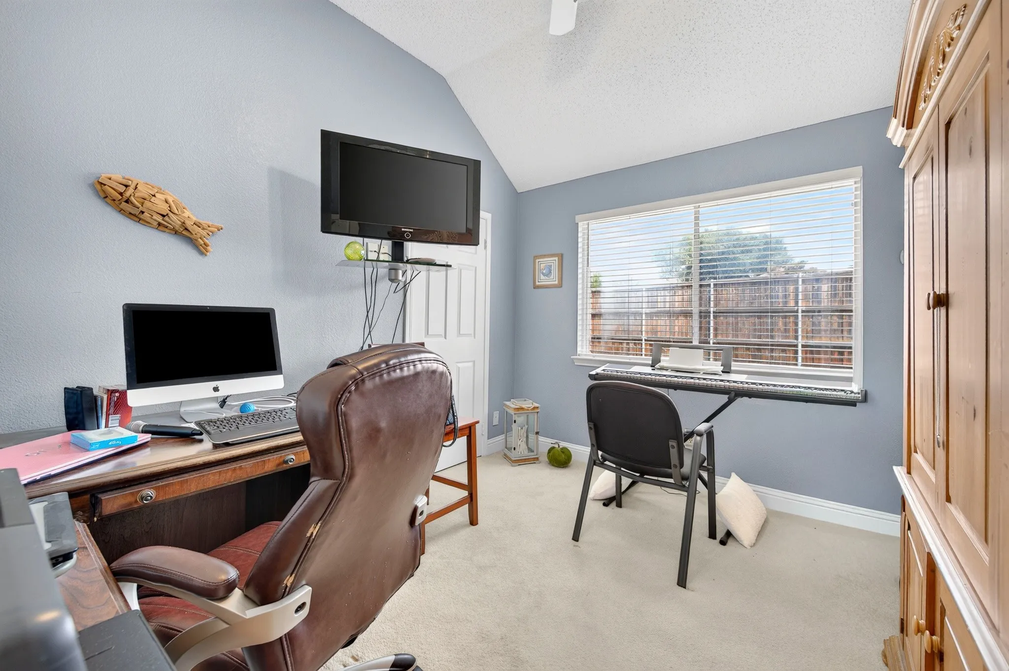 Single Family Residence For Sale in Dallas County , 1926 Oak Bend Lane, Garland, Texas 75040, 3 Bedroom, 2 Bathroom, 2 Garage spaces, 1,849 Sqft, built in 1992, mls#21347546, Real Estate Agent in Garland, Homes For Sale in Dallas county, Homes For Sale in Garland, Realtor in Garland Texas, Real Estate Brokerage Independent Realty Texas, Luminita Cordes Realtor