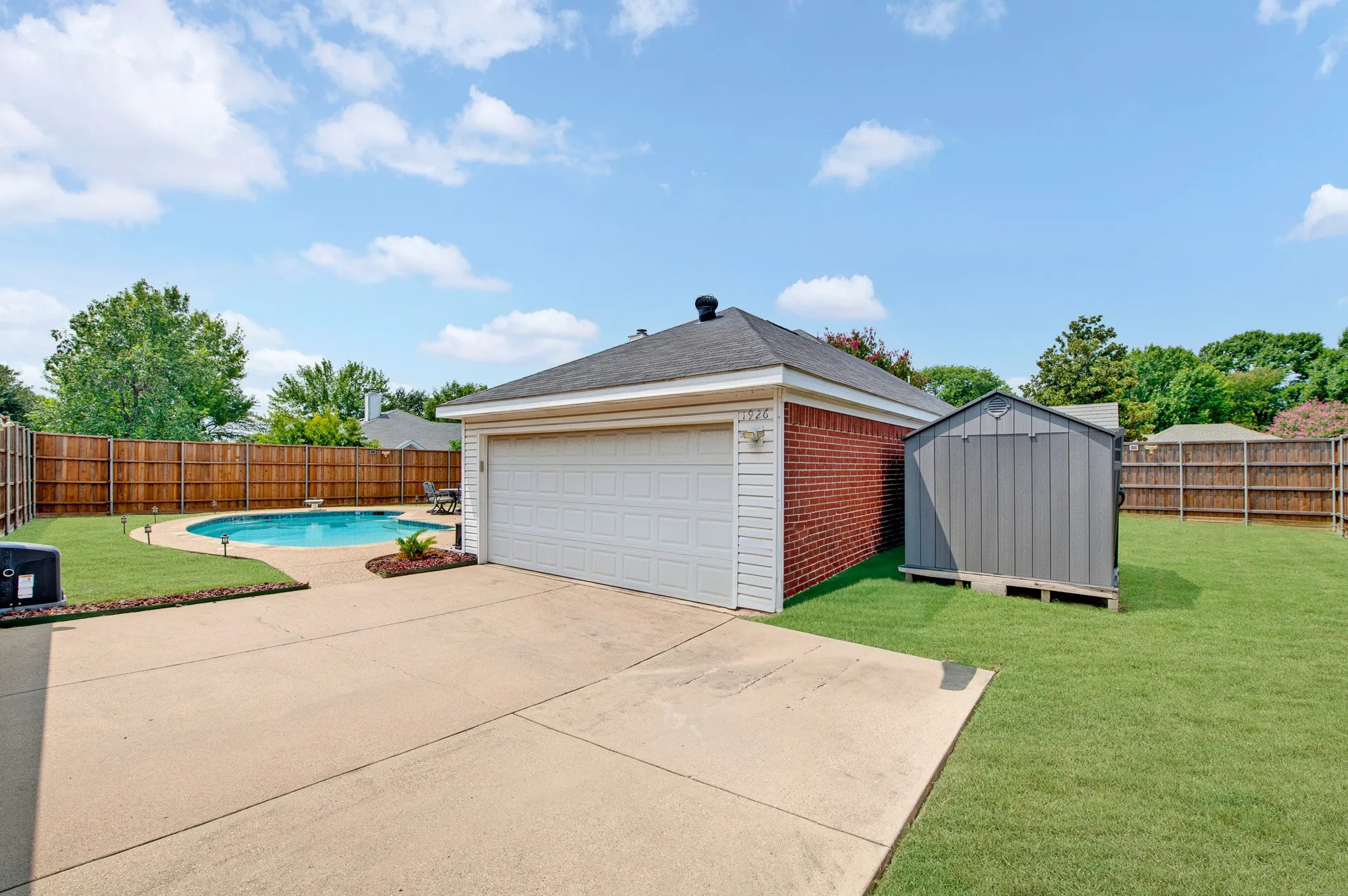 Single Family Residence For Sale in Dallas County , 1926 Oak Bend Lane, Garland, Texas 75040, 3 Bedroom, 2 Bathroom, 2 Garage spaces, 1,849 Sqft, built in 1992, mls#21347546, Real Estate Agent in Garland, Homes For Sale in Dallas county, Homes For Sale in Garland, Realtor in Garland Texas, Real Estate Brokerage Independent Realty Texas, Luminita Cordes Realtor