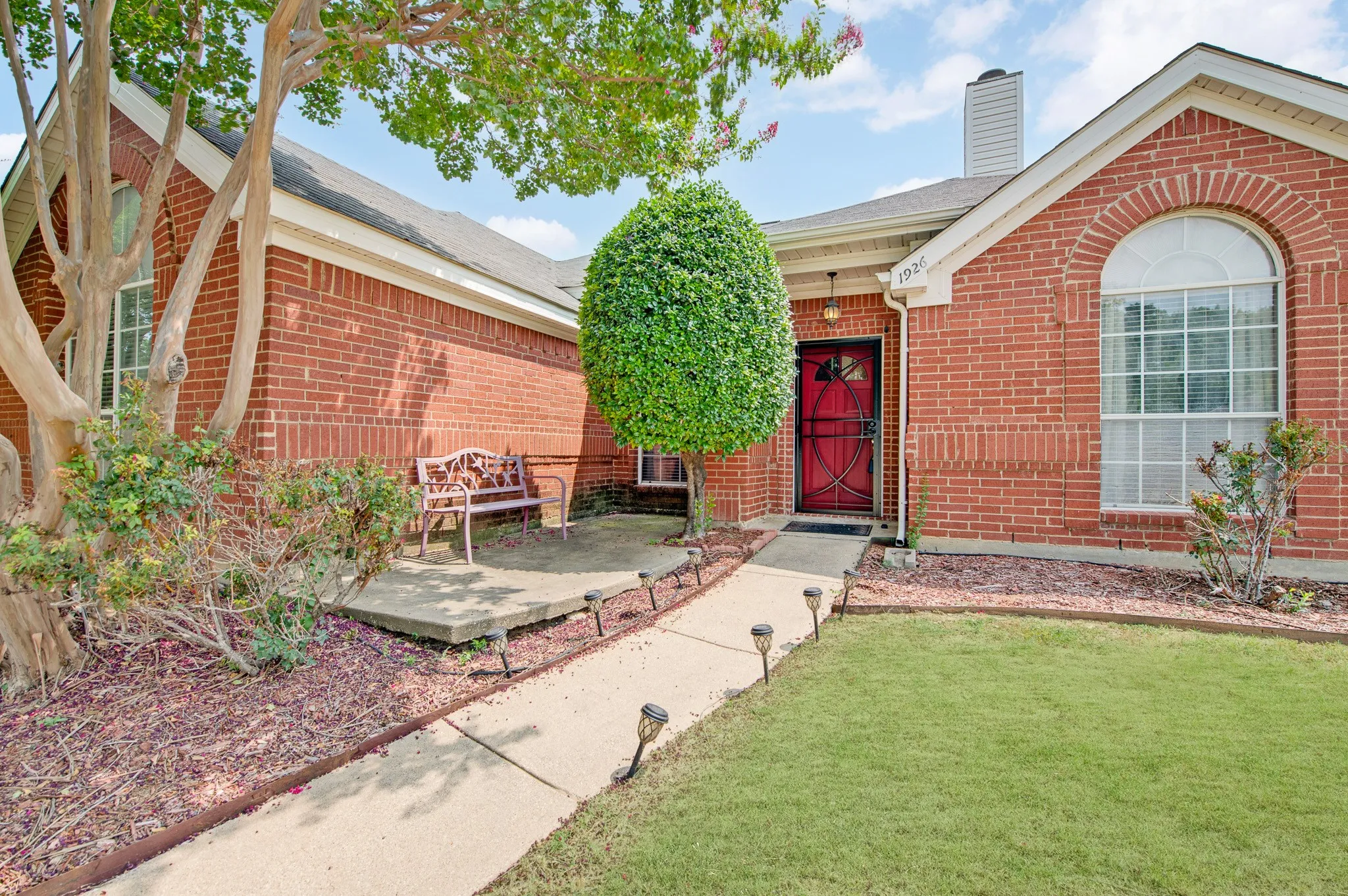 Single Family Residence For Sale in Dallas County , 1926 Oak Bend Lane, Garland, Texas 75040, 3 Bedroom, 2 Bathroom, 2 Garage spaces, 1,849 Sqft, built in 1992, mls#21347546, Real Estate Agent in Garland, Homes For Sale in Dallas county, Homes For Sale in Garland, Realtor in Garland Texas, Real Estate Brokerage Independent Realty Texas, Luminita Cordes Realtor