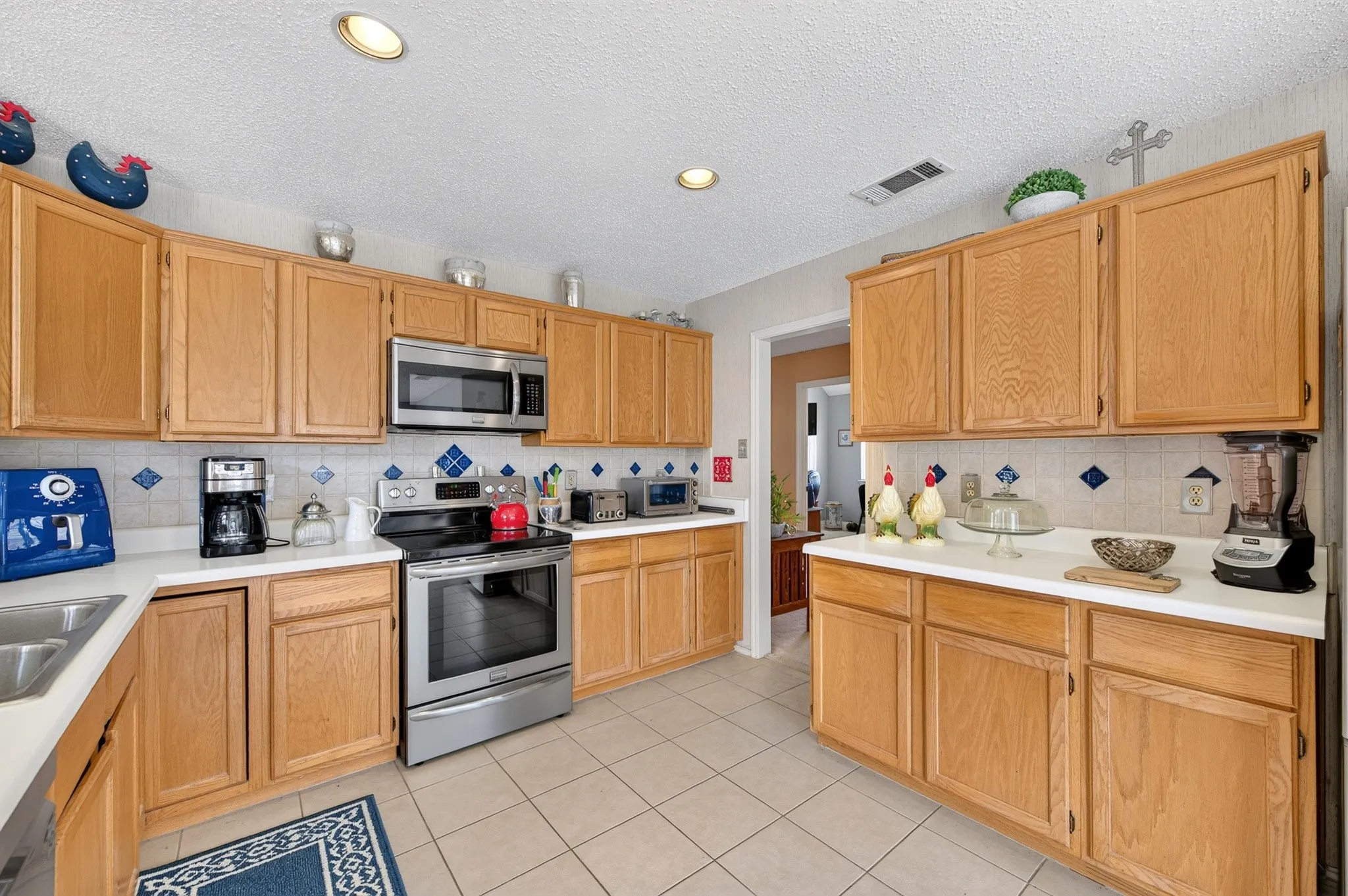Single Family Residence For Sale in Dallas County , 1926 Oak Bend Lane, Garland, Texas 75040, 3 Bedroom, 2 Bathroom, 2 Garage spaces, 1,849 Sqft, built in 1992, mls#21347546, Real Estate Agent in Garland, Homes For Sale in Dallas county, Homes For Sale in Garland, Realtor in Garland Texas, Real Estate Brokerage Independent Realty Texas, Luminita Cordes Realtor