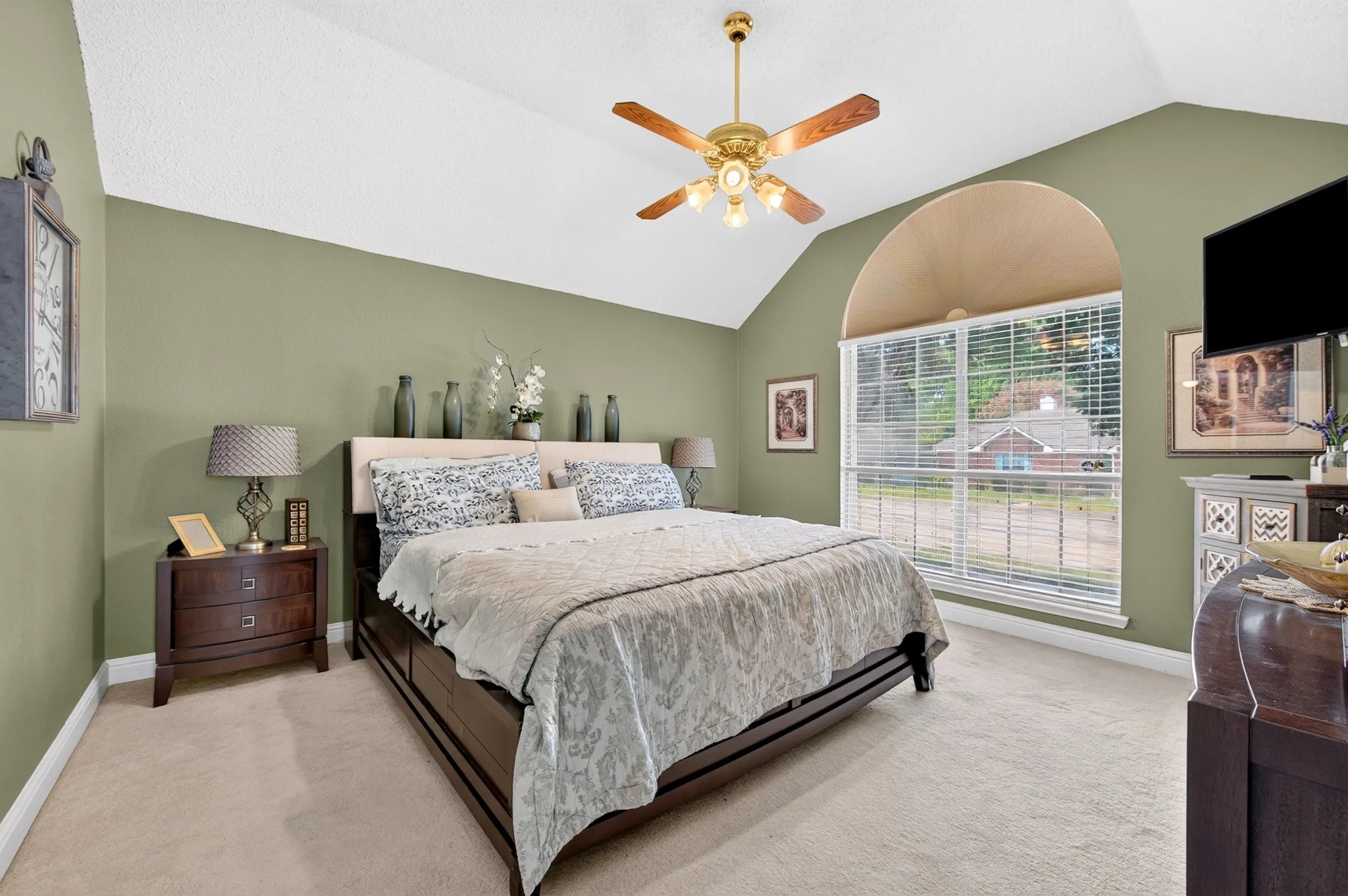Single Family Residence For Sale in Dallas County , 1926 Oak Bend Lane, Garland, Texas 75040, 3 Bedroom, 2 Bathroom, 2 Garage spaces, 1,849 Sqft, built in 1992, mls#21347546, Real Estate Agent in Garland, Homes For Sale in Dallas county, Homes For Sale in Garland, Realtor in Garland Texas, Real Estate Brokerage Independent Realty Texas, Luminita Cordes Realtor