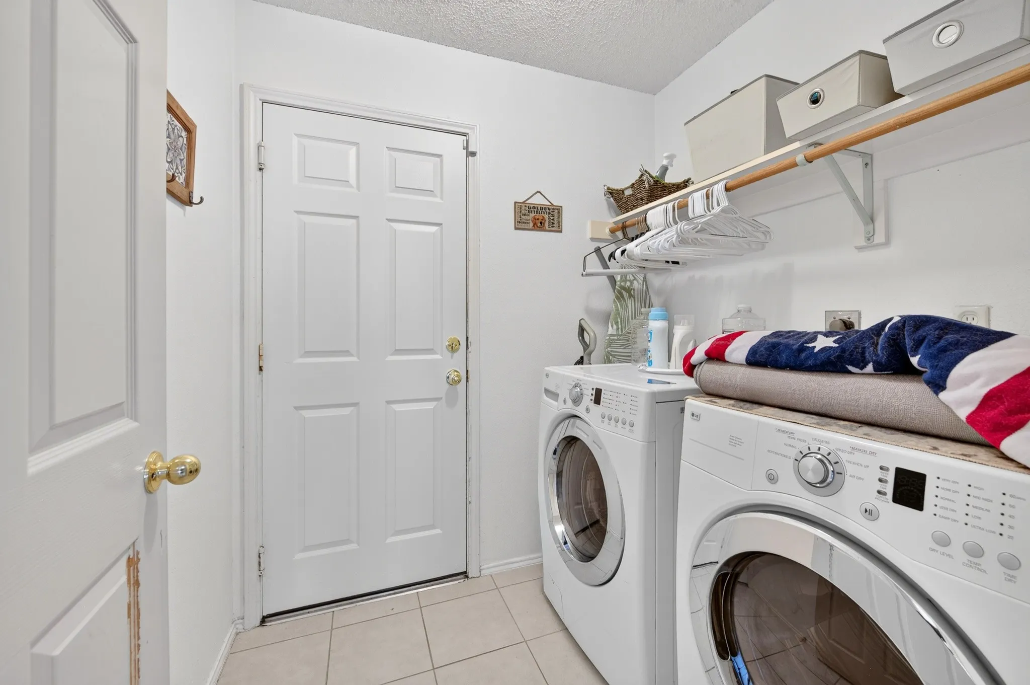 Single Family Residence For Sale in Dallas County , 1926 Oak Bend Lane, Garland, Texas 75040, 3 Bedroom, 2 Bathroom, 2 Garage spaces, 1,849 Sqft, built in 1992, mls#21347546, Real Estate Agent in Garland, Homes For Sale in Dallas county, Homes For Sale in Garland, Realtor in Garland Texas, Real Estate Brokerage Independent Realty Texas, Luminita Cordes Realtor