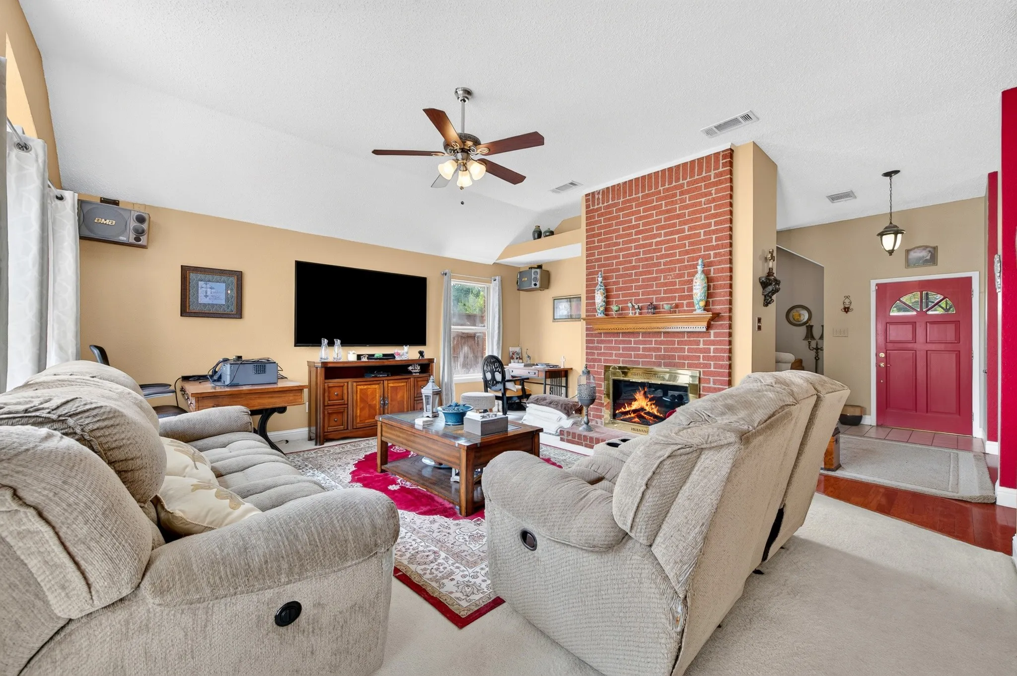 Single Family Residence For Sale in Dallas County , 1926 Oak Bend Lane, Garland, Texas 75040, 3 Bedroom, 2 Bathroom, 2 Garage spaces, 1,849 Sqft, built in 1992, mls#21347546, Real Estate Agent in Garland, Homes For Sale in Dallas county, Homes For Sale in Garland, Realtor in Garland Texas, Real Estate Brokerage Independent Realty Texas, Luminita Cordes Realtor