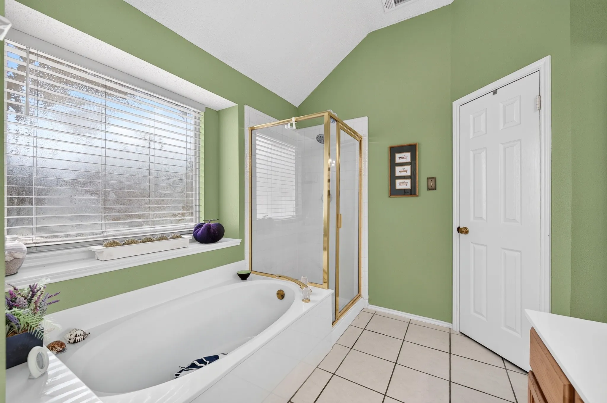Single Family Residence For Sale in Dallas County , 1926 Oak Bend Lane, Garland, Texas 75040, 3 Bedroom, 2 Bathroom, 2 Garage spaces, 1,849 Sqft, built in 1992, mls#21347546, Real Estate Agent in Garland, Homes For Sale in Dallas county, Homes For Sale in Garland, Realtor in Garland Texas, Real Estate Brokerage Independent Realty Texas, Luminita Cordes Realtor