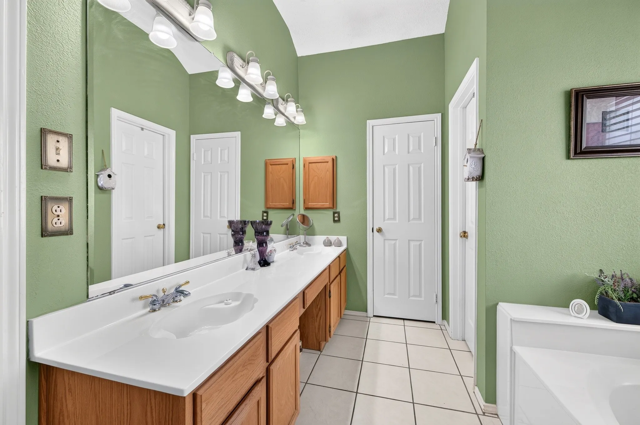 Single Family Residence For Sale in Dallas County , 1926 Oak Bend Lane, Garland, Texas 75040, 3 Bedroom, 2 Bathroom, 2 Garage spaces, 1,849 Sqft, built in 1992, mls#21347546, Real Estate Agent in Garland, Homes For Sale in Dallas county, Homes For Sale in Garland, Realtor in Garland Texas, Real Estate Brokerage Independent Realty Texas, Luminita Cordes Realtor