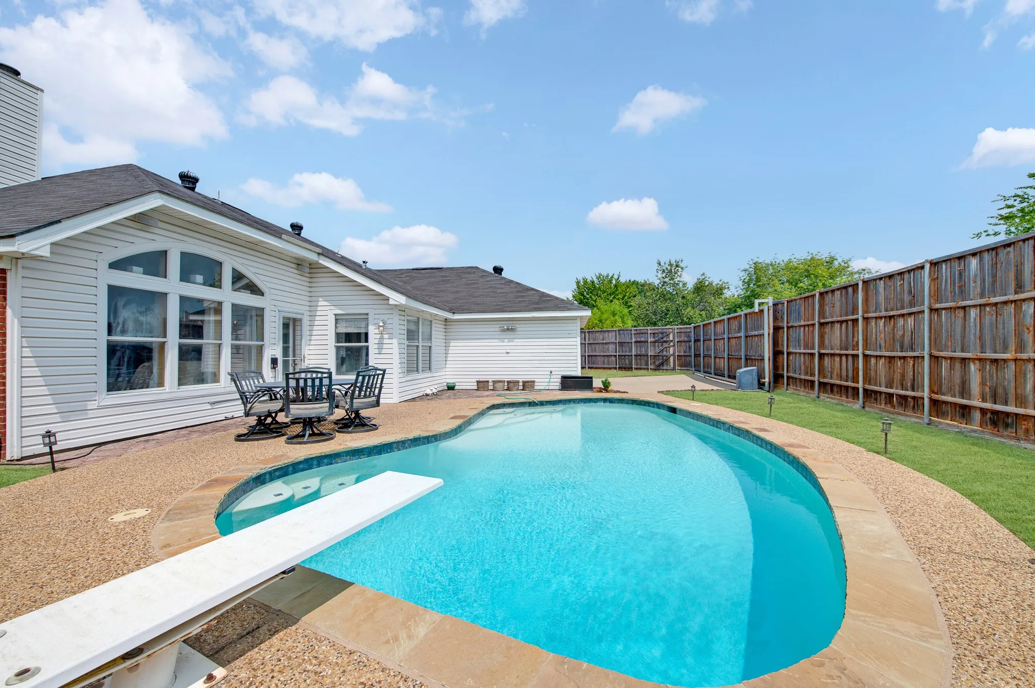 Single Family Residence For Sale in Dallas County , 1926 Oak Bend Lane, Garland, Texas 75040, 3 Bedroom, 2 Bathroom, 2 Garage spaces, 1,849 Sqft, built in 1992, mls#21347546, Real Estate Agent in Garland, Homes For Sale in Dallas county, Homes For Sale in Garland, Realtor in Garland Texas, Real Estate Brokerage Independent Realty Texas, Luminita Cordes Realtor