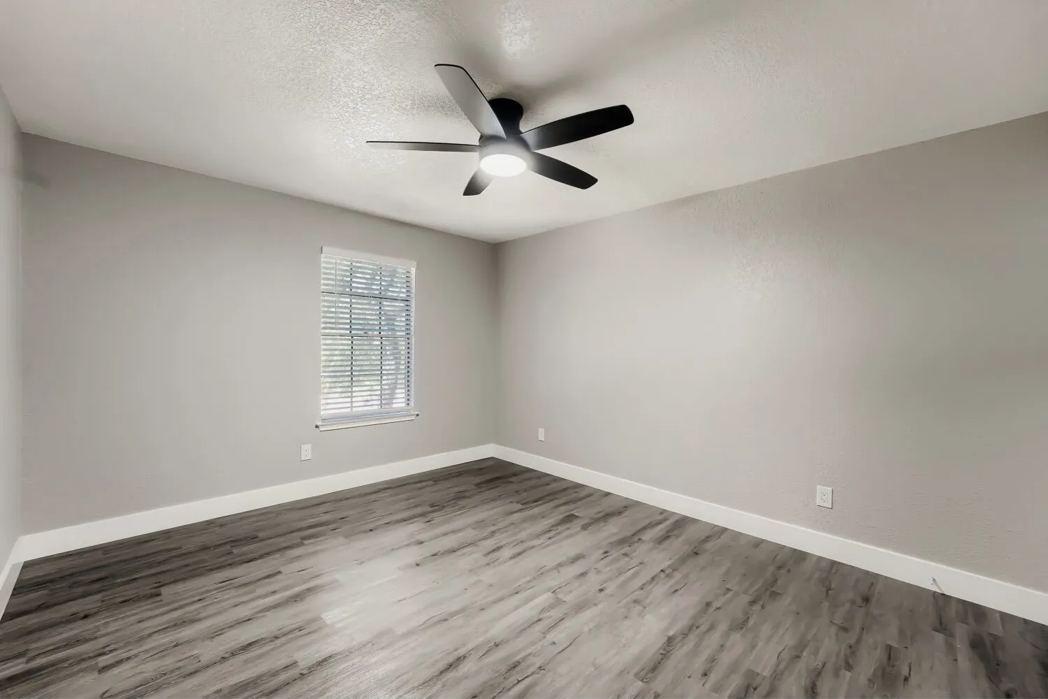 Single Family Residence For Sale in Williamson County , 1612 Hermitage Drive, Round Rock, Texas 78681, 4 Bedroom, 3 Bathroom, 2 Garage spaces, 2,294 Sqft, built in 1985, mls#21347575, Real Estate Agent in Round Rock, Homes For Sale in Williamson county, Homes For Sale in Round Rock, Realtor in Round Rock Texas, Real Estate Brokerage Independent Realty Texas, Luminita Cordes Realtor