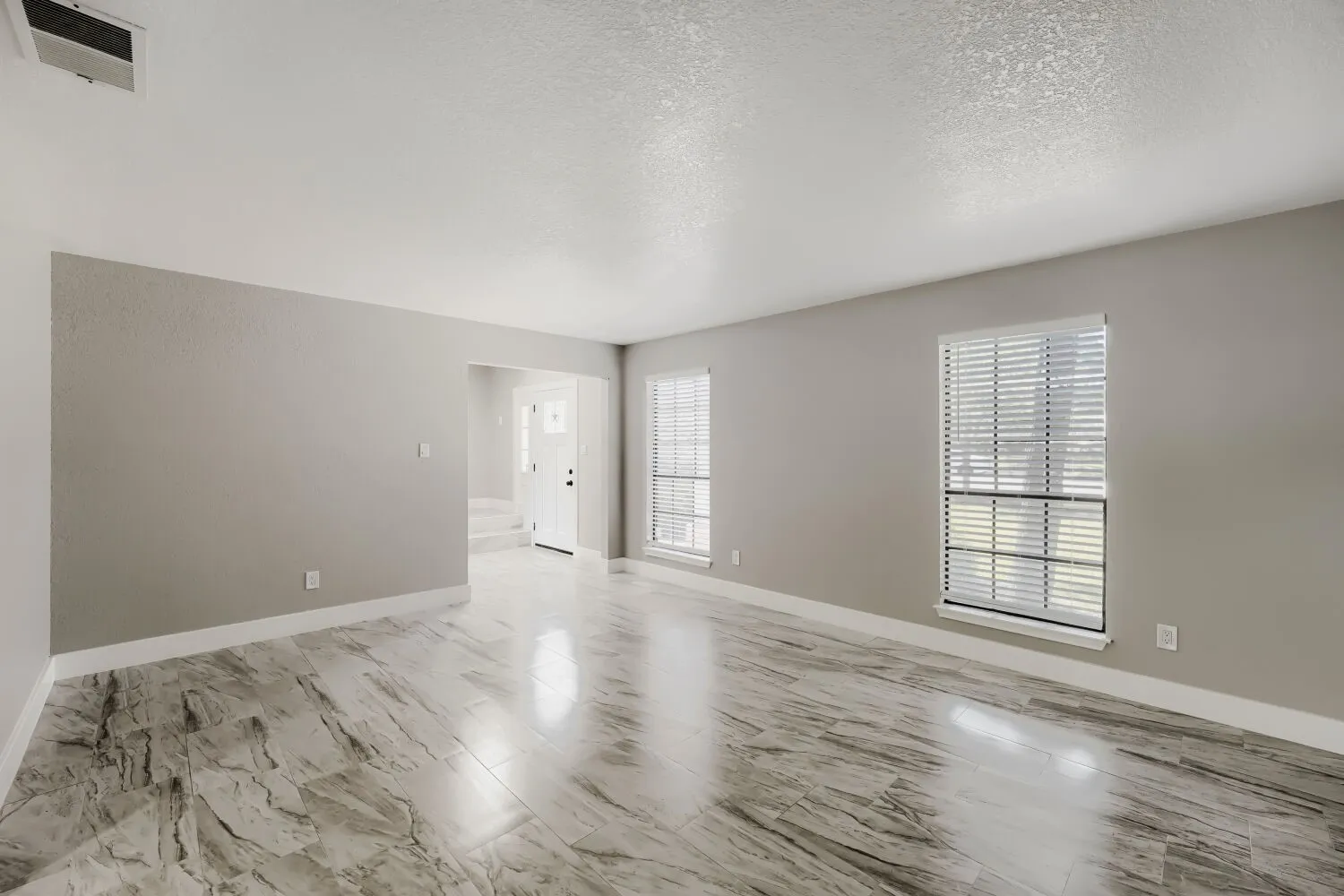 Single Family Residence For Sale in Williamson County , 1612 Hermitage Drive, Round Rock, Texas 78681, 4 Bedroom, 3 Bathroom, 2 Garage spaces, 2,294 Sqft, built in 1985, mls#21347575, Real Estate Agent in Round Rock, Homes For Sale in Williamson county, Homes For Sale in Round Rock, Realtor in Round Rock Texas, Real Estate Brokerage Independent Realty Texas, Luminita Cordes Realtor