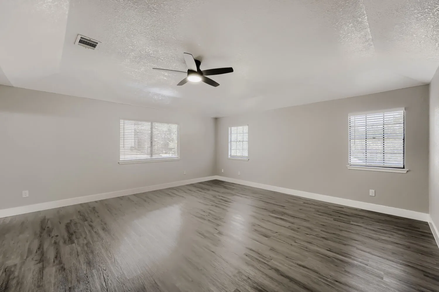 Single Family Residence For Sale in Williamson County , 1612 Hermitage Drive, Round Rock, Texas 78681, 4 Bedroom, 3 Bathroom, 2 Garage spaces, 2,294 Sqft, built in 1985, mls#21347575, Real Estate Agent in Round Rock, Homes For Sale in Williamson county, Homes For Sale in Round Rock, Realtor in Round Rock Texas, Real Estate Brokerage Independent Realty Texas, Luminita Cordes Realtor