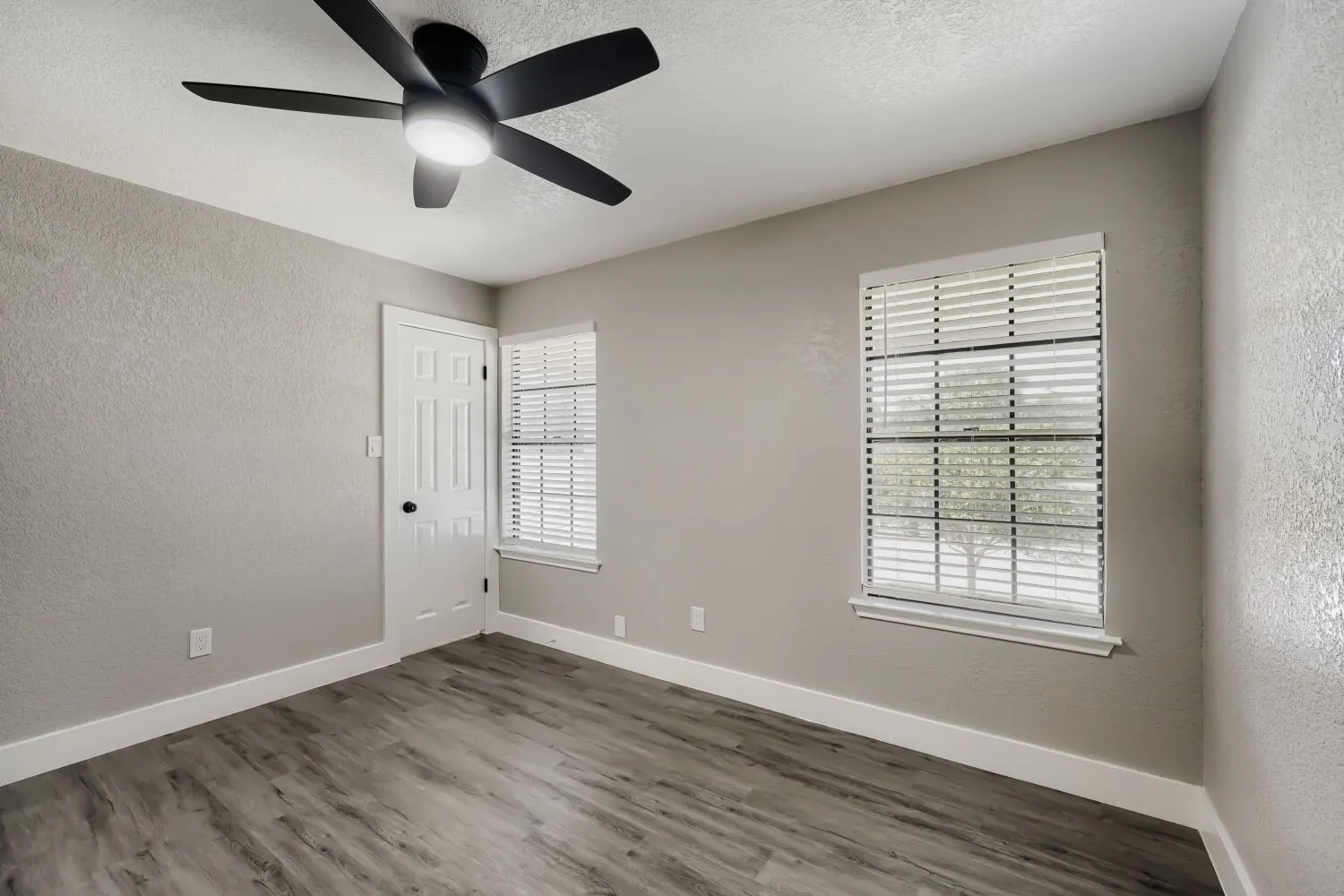 Single Family Residence For Sale in Williamson County , 1612 Hermitage Drive, Round Rock, Texas 78681, 4 Bedroom, 3 Bathroom, 2 Garage spaces, 2,294 Sqft, built in 1985, mls#21347575, Real Estate Agent in Round Rock, Homes For Sale in Williamson county, Homes For Sale in Round Rock, Realtor in Round Rock Texas, Real Estate Brokerage Independent Realty Texas, Luminita Cordes Realtor